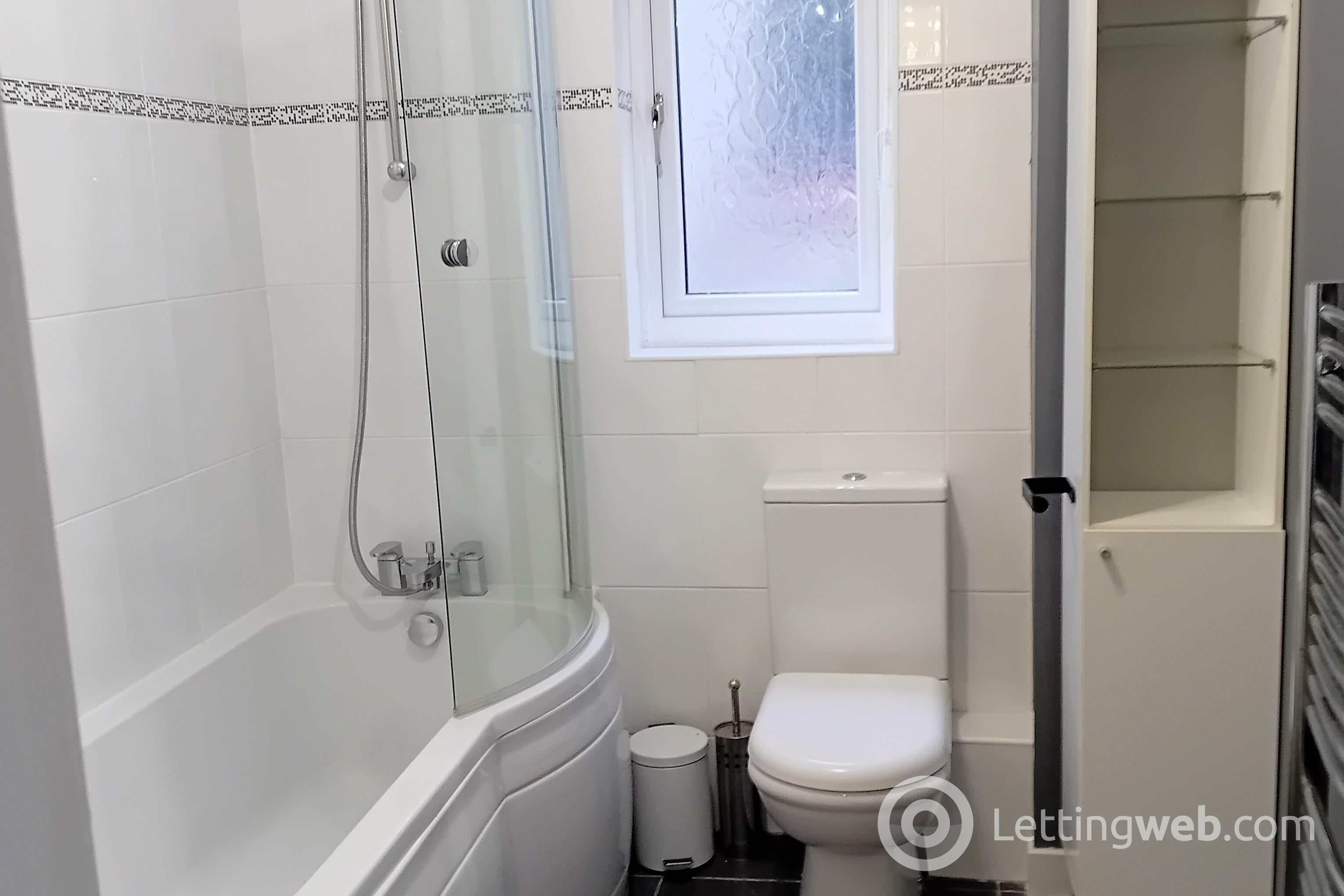 Property to rent in Howth Drive