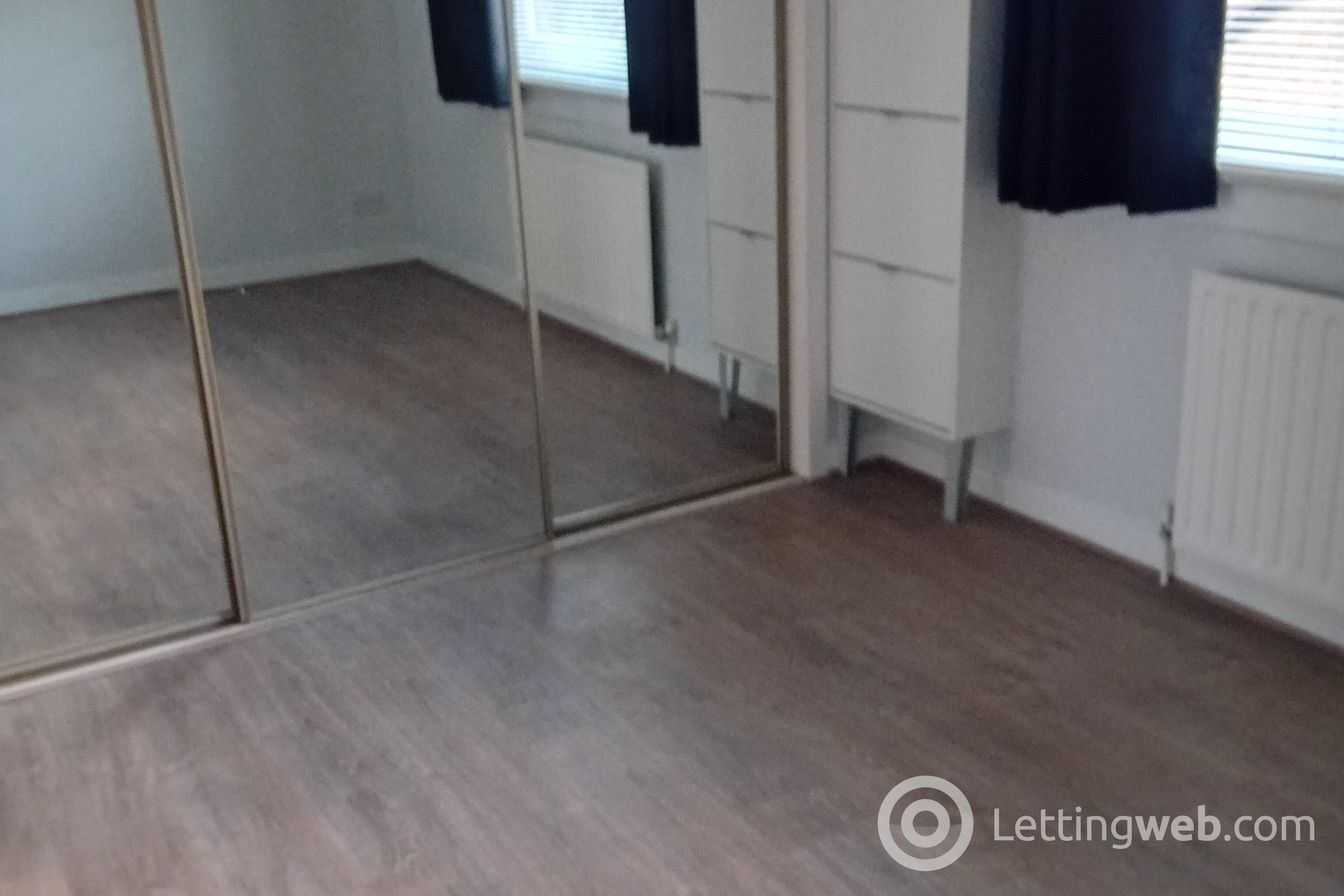 Property to rent in Howth Drive