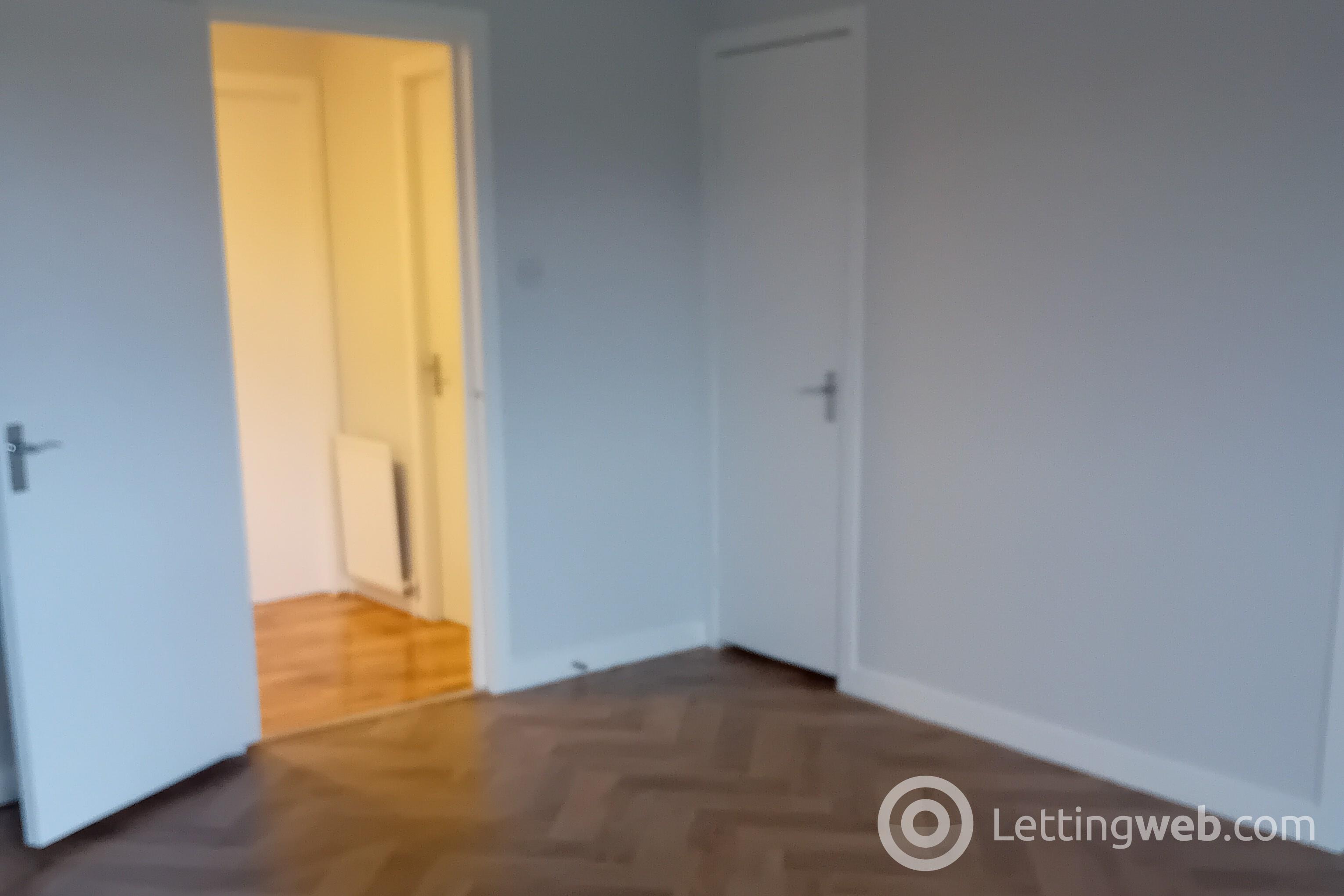 Property to rent in Howth Drive