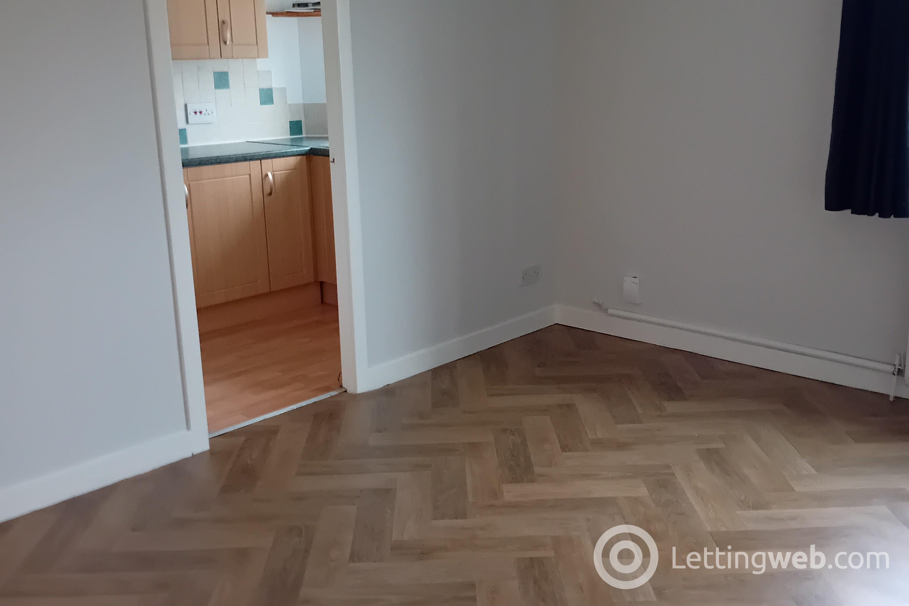 Property to rent in Howth Drive