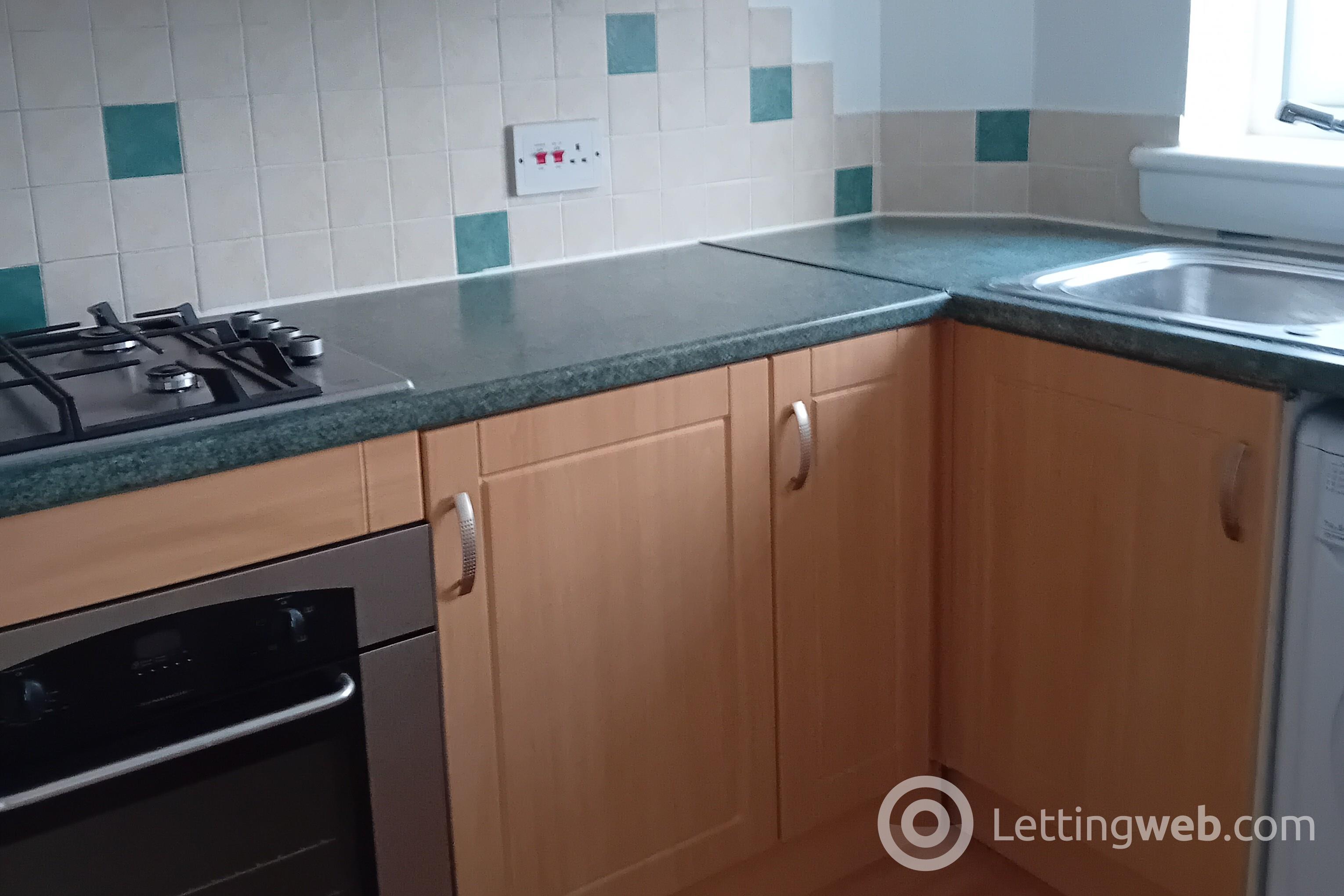 Property to rent in Howth Drive