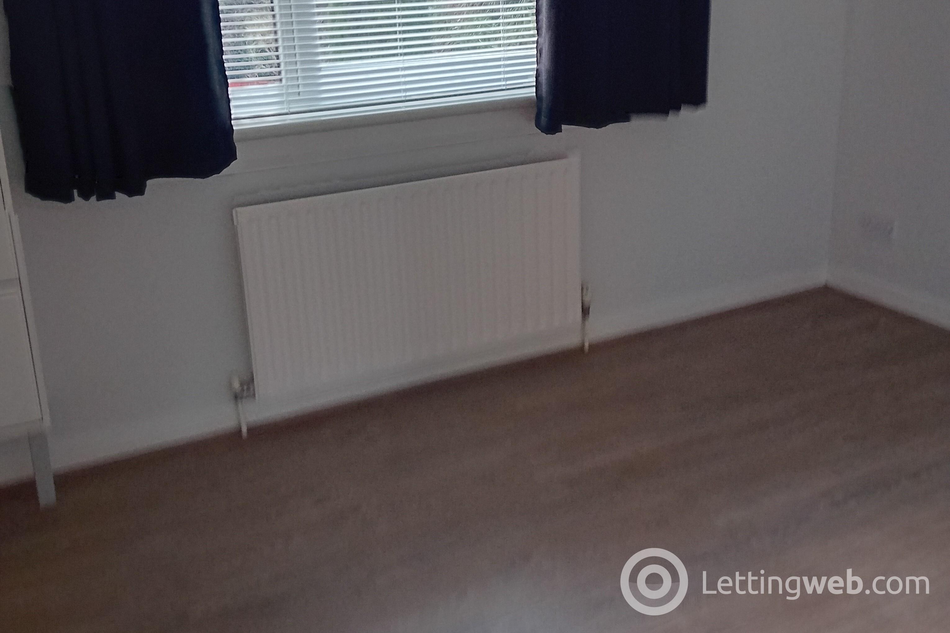 Property to rent in Howth Drive