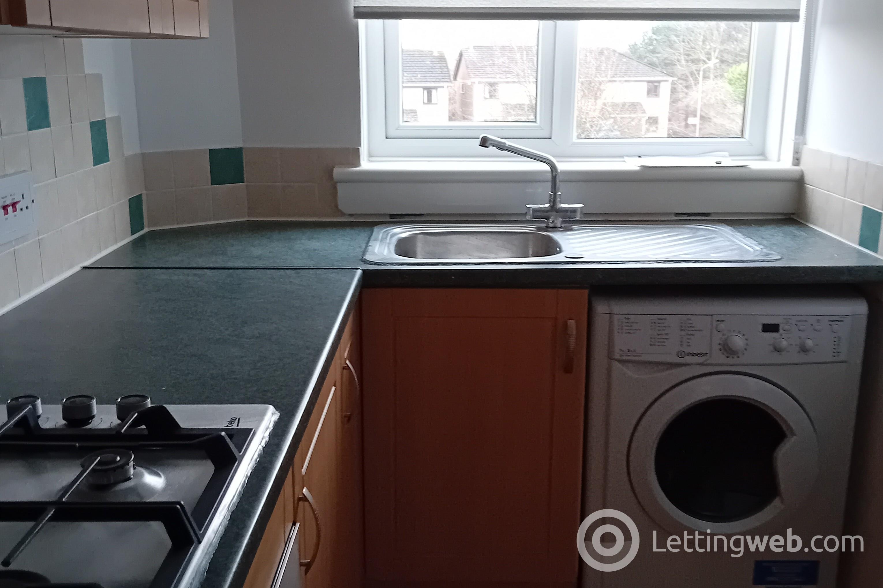 Property to rent in Howth Drive