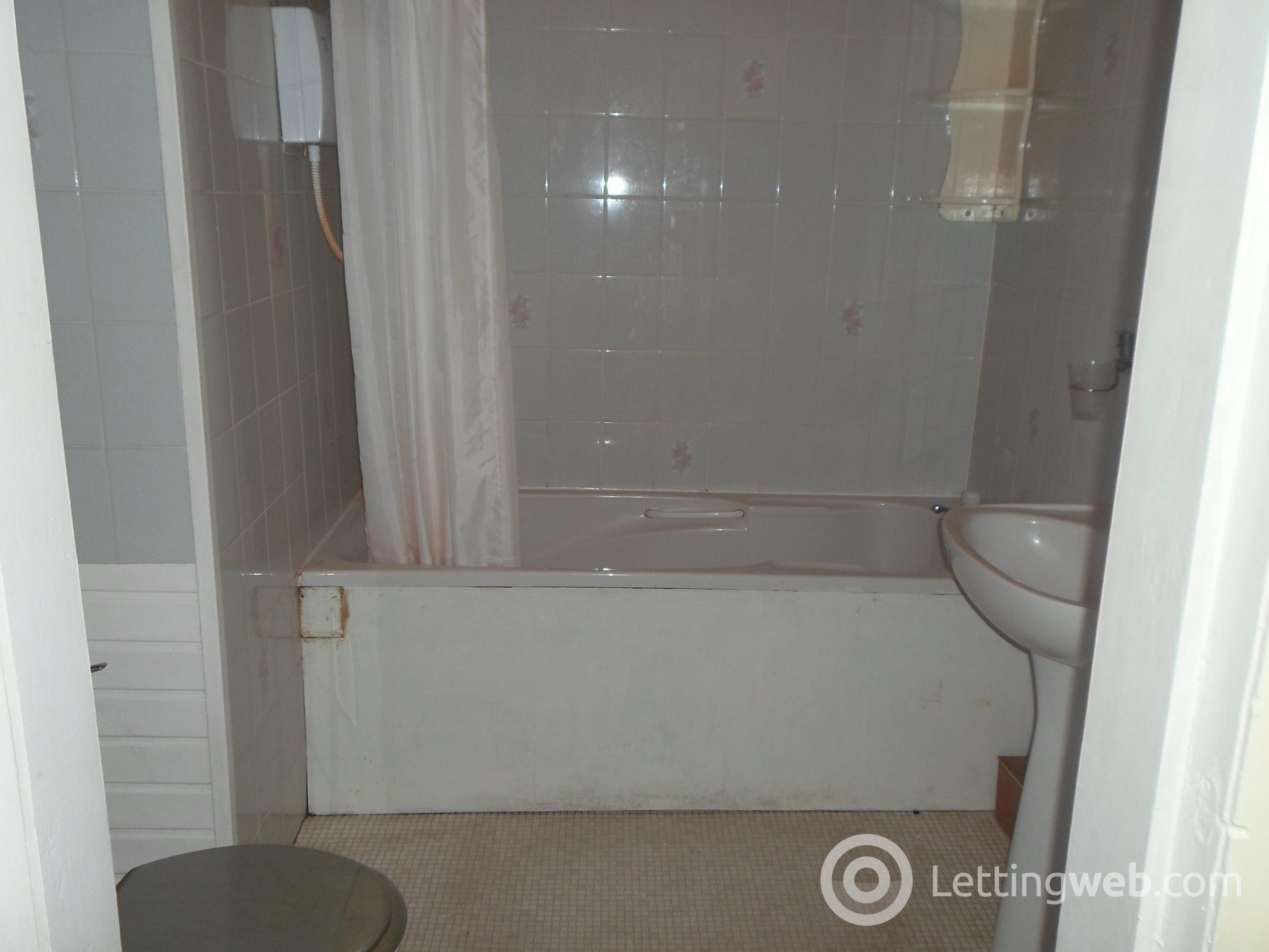 Property to rent in The Cross