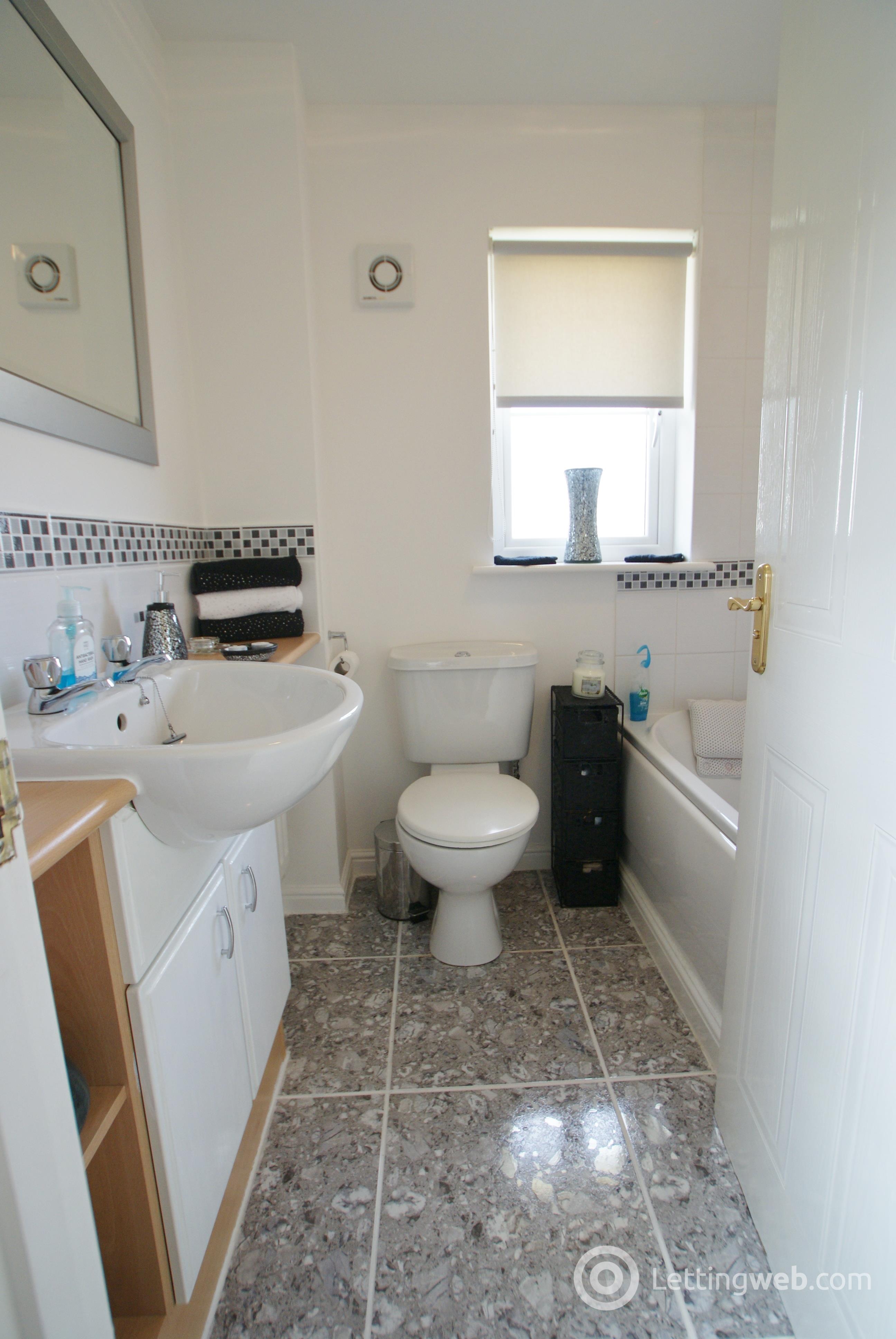 Property to rent in Cedar Walk