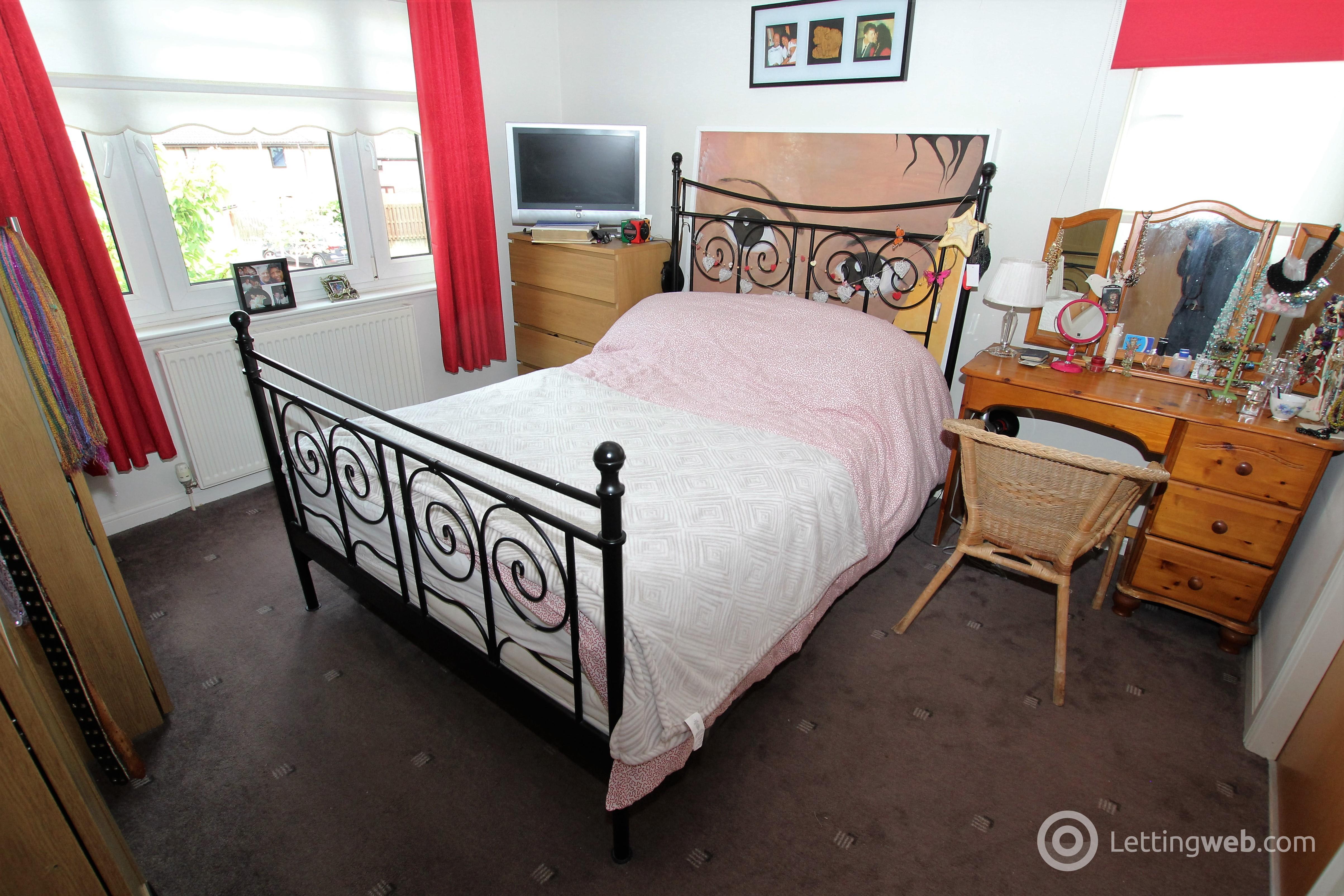 Property to rent in Dunbar Drive