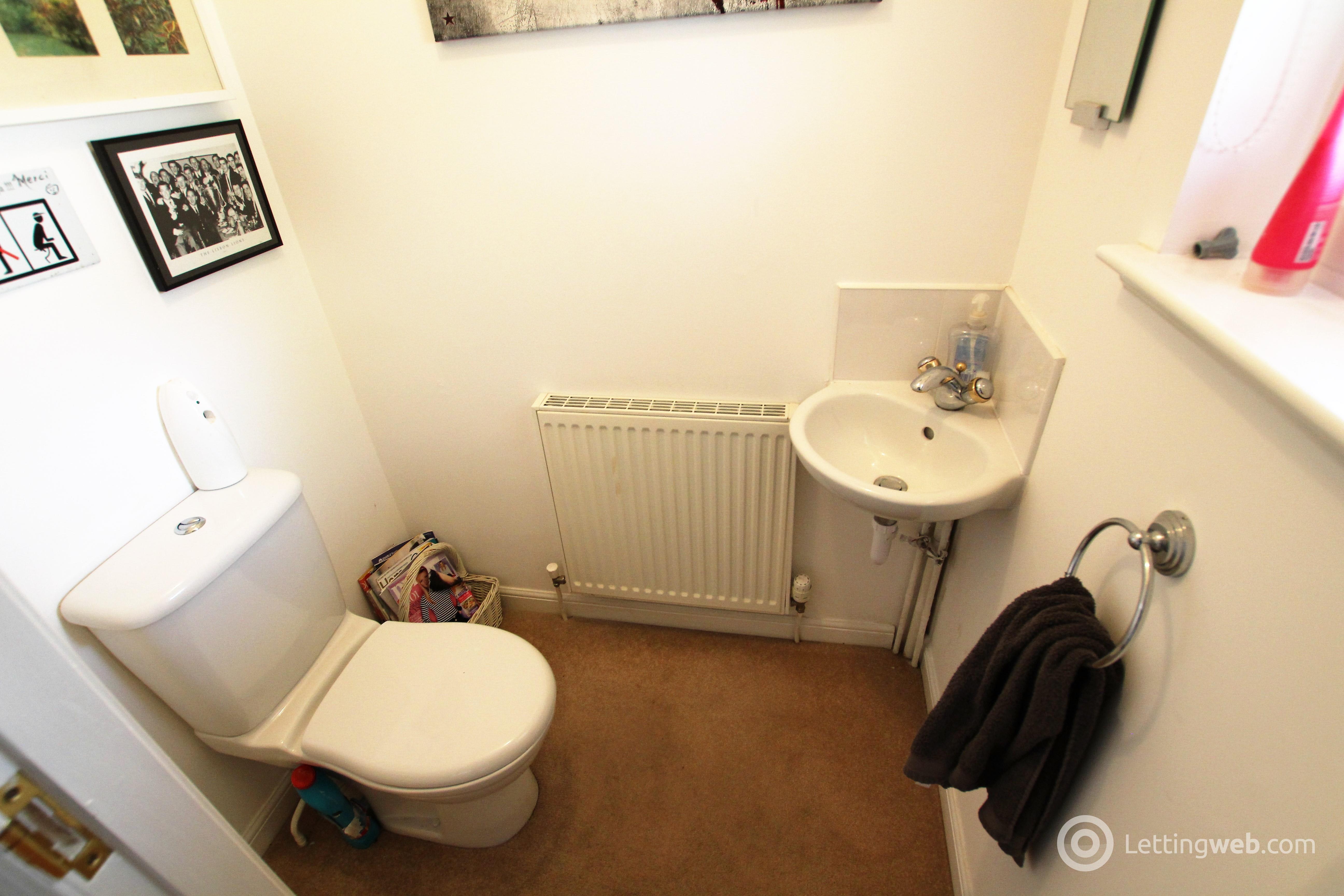 Property to rent in Dunbar Drive