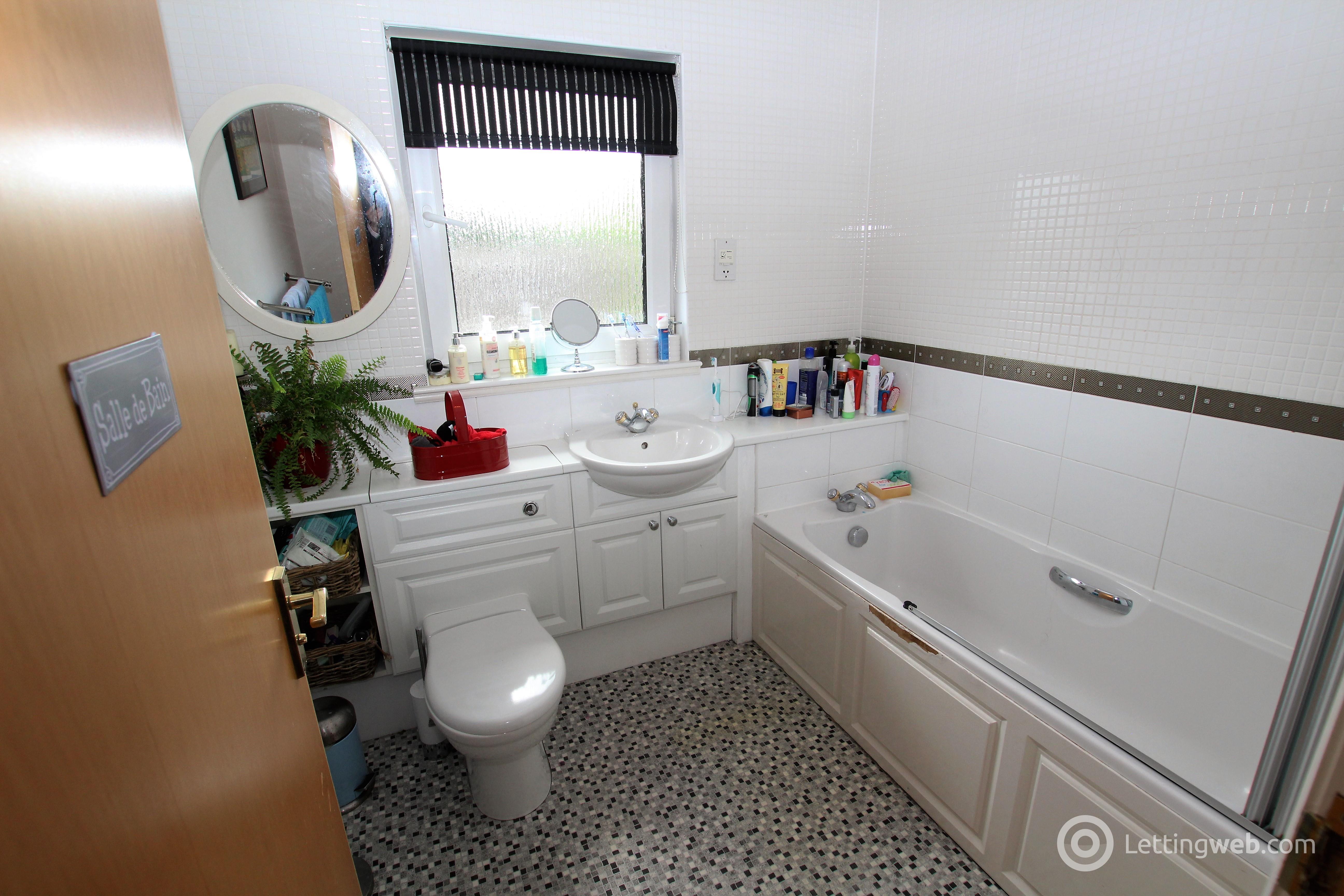 Property to rent in Dunbar Drive