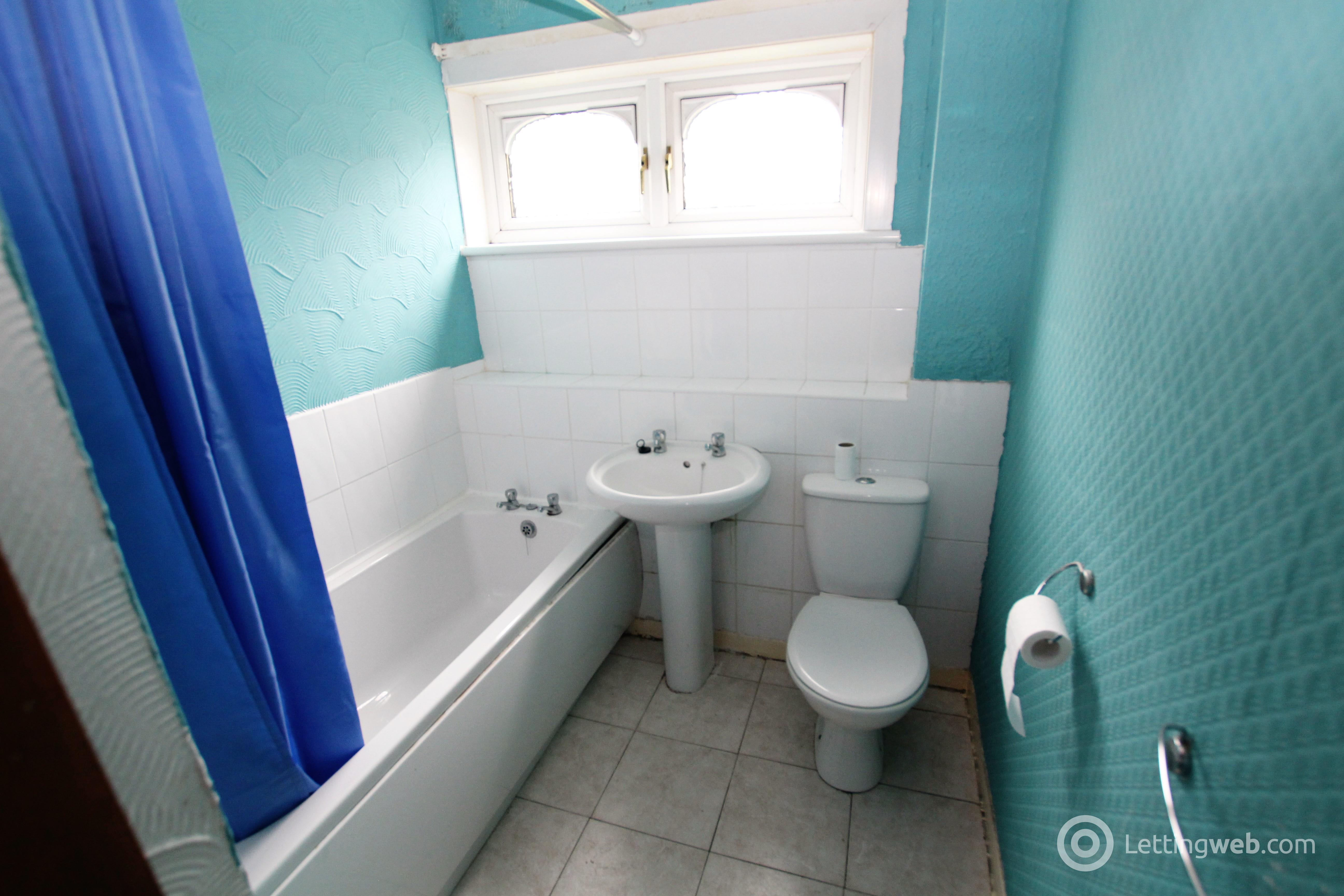 Property to rent in Airbles Street