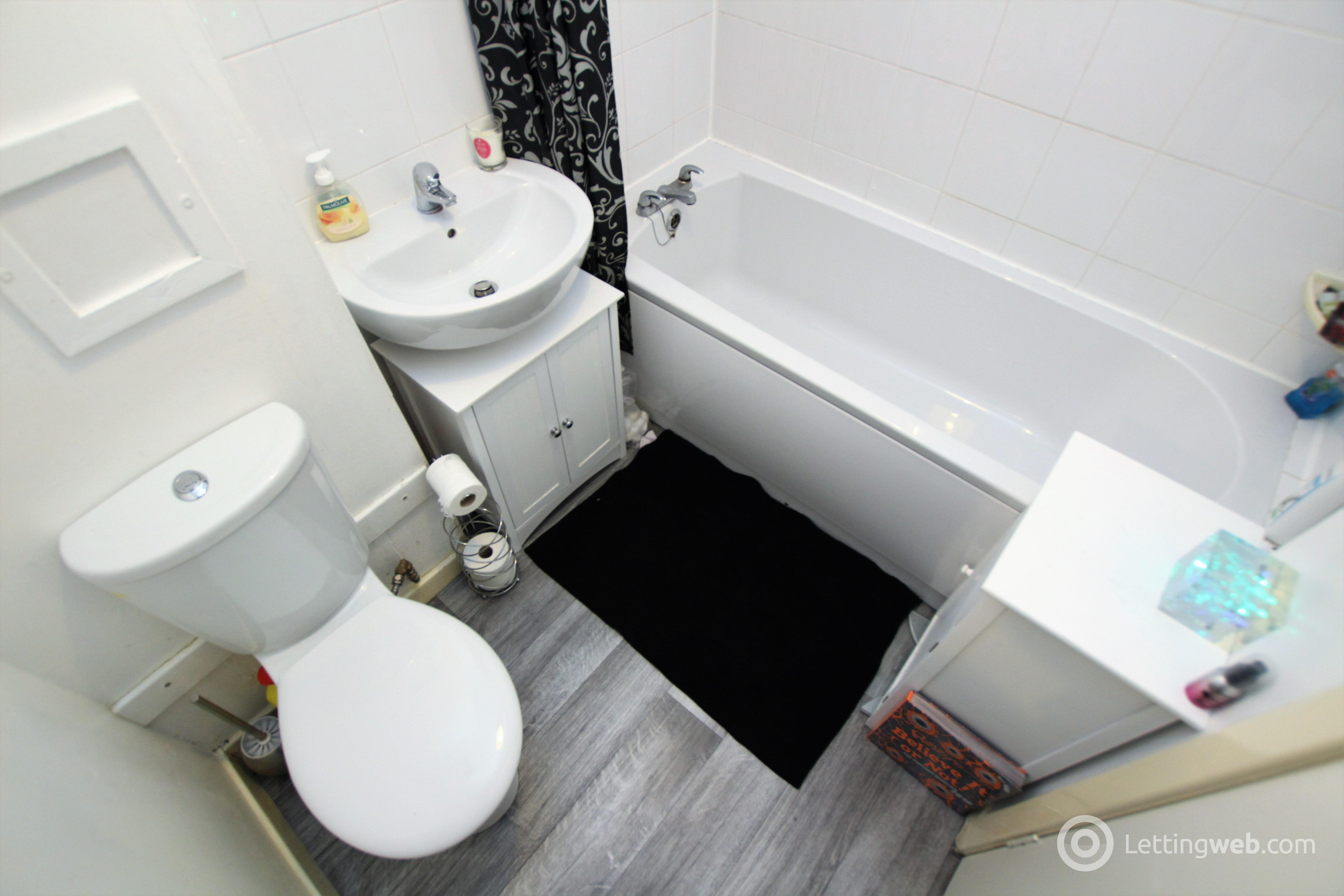 Property to rent in Low Waters Road