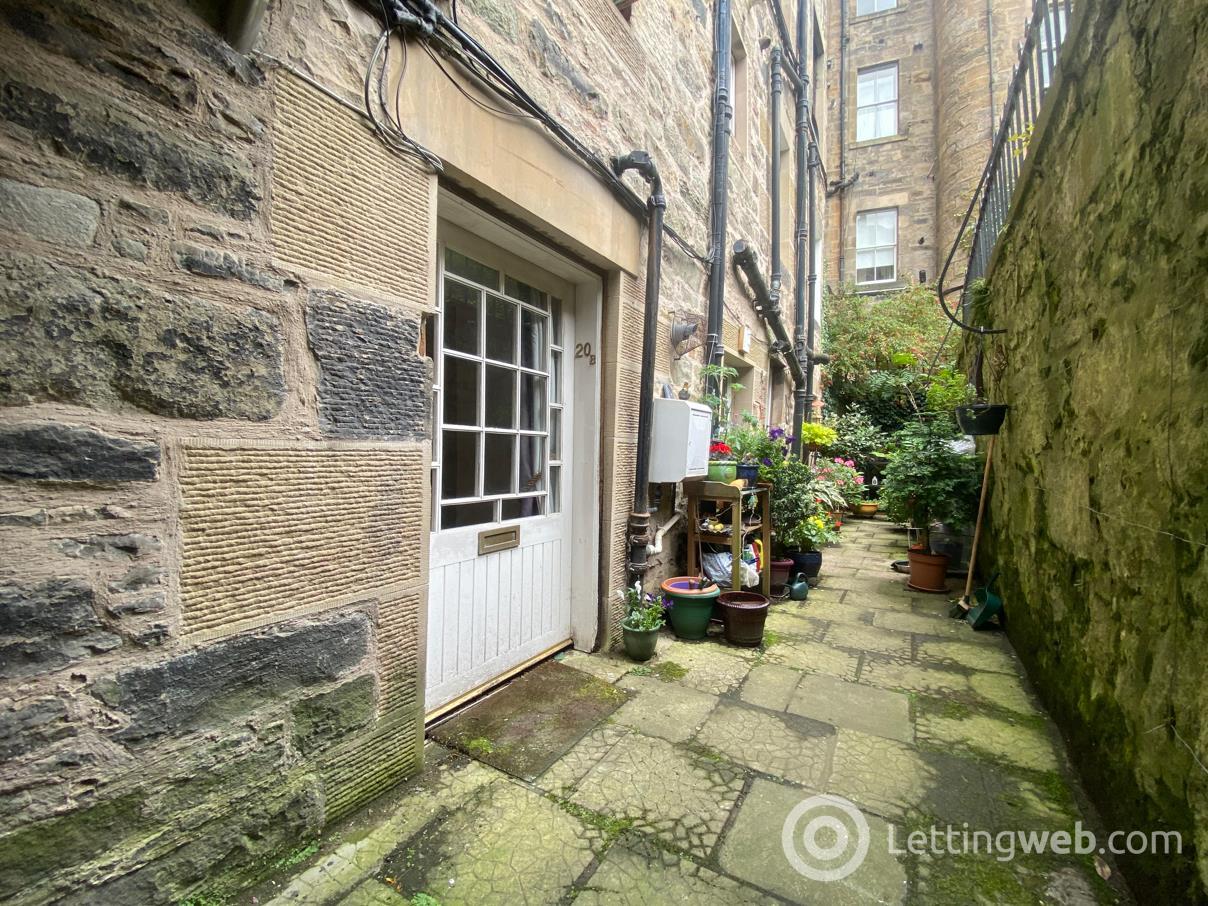 Property to rent in 20B West Scotland Street Lane, New Town, EH3 6PT