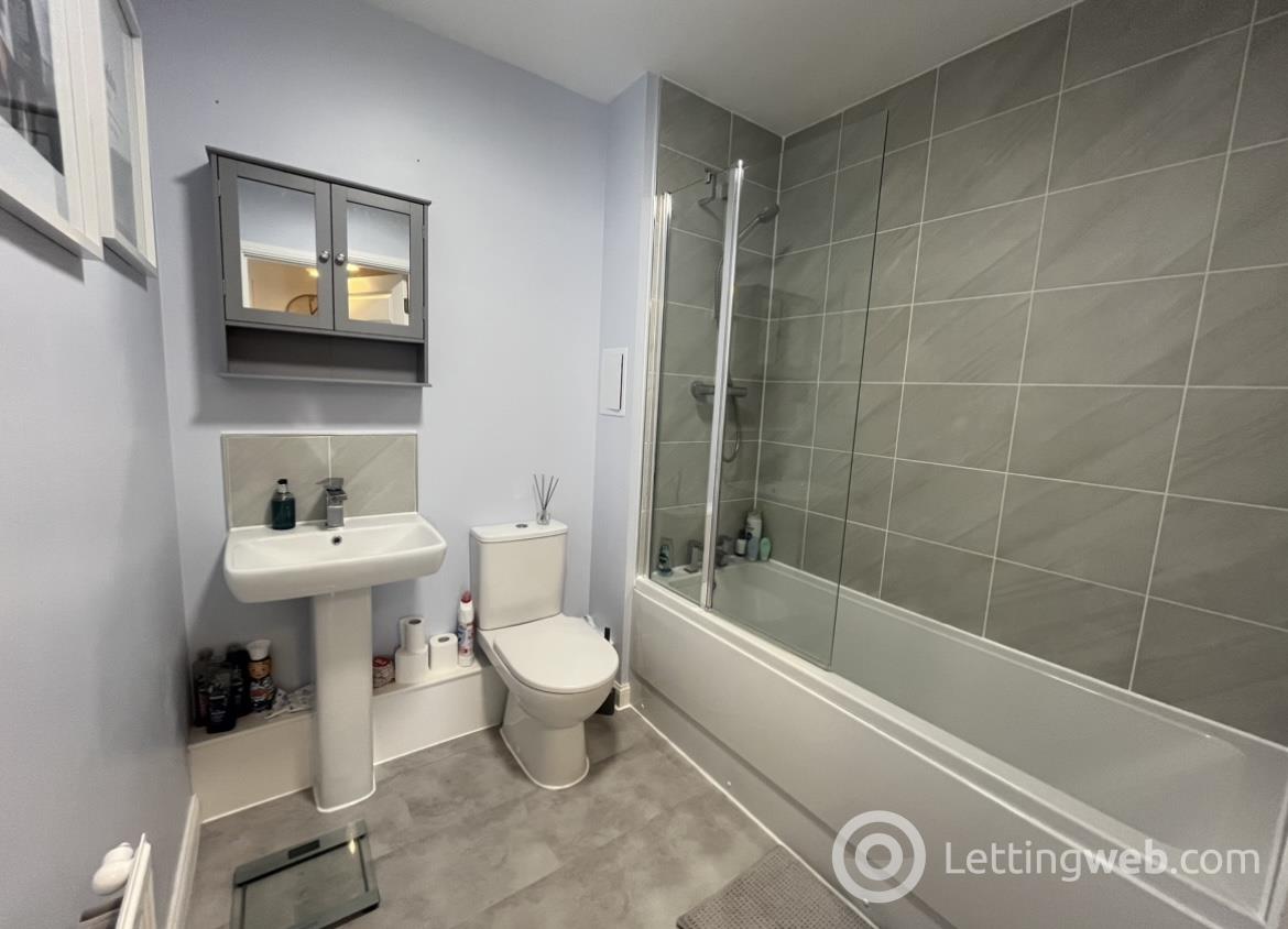 Property to rent in Bowbridge Crescent, Edinburgh, EH7 8UX