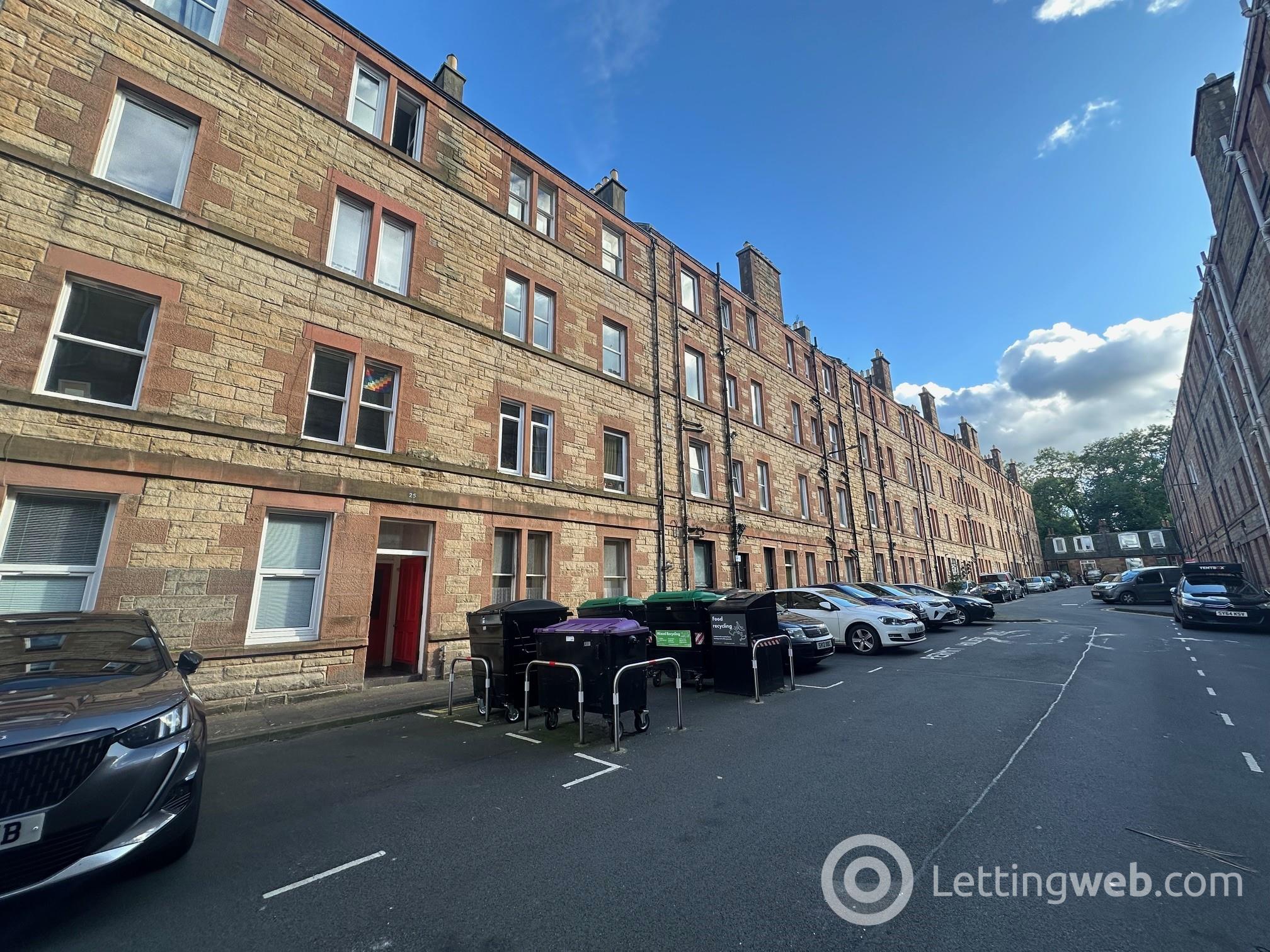 Property to rent in 25/6 Milton Street, EH8 8HA