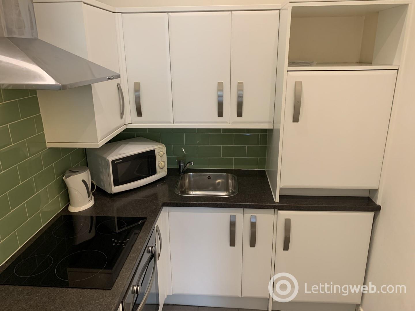 Property to rent in 17/2 Wardlaw Street, Edinburgh, EH11 1TN