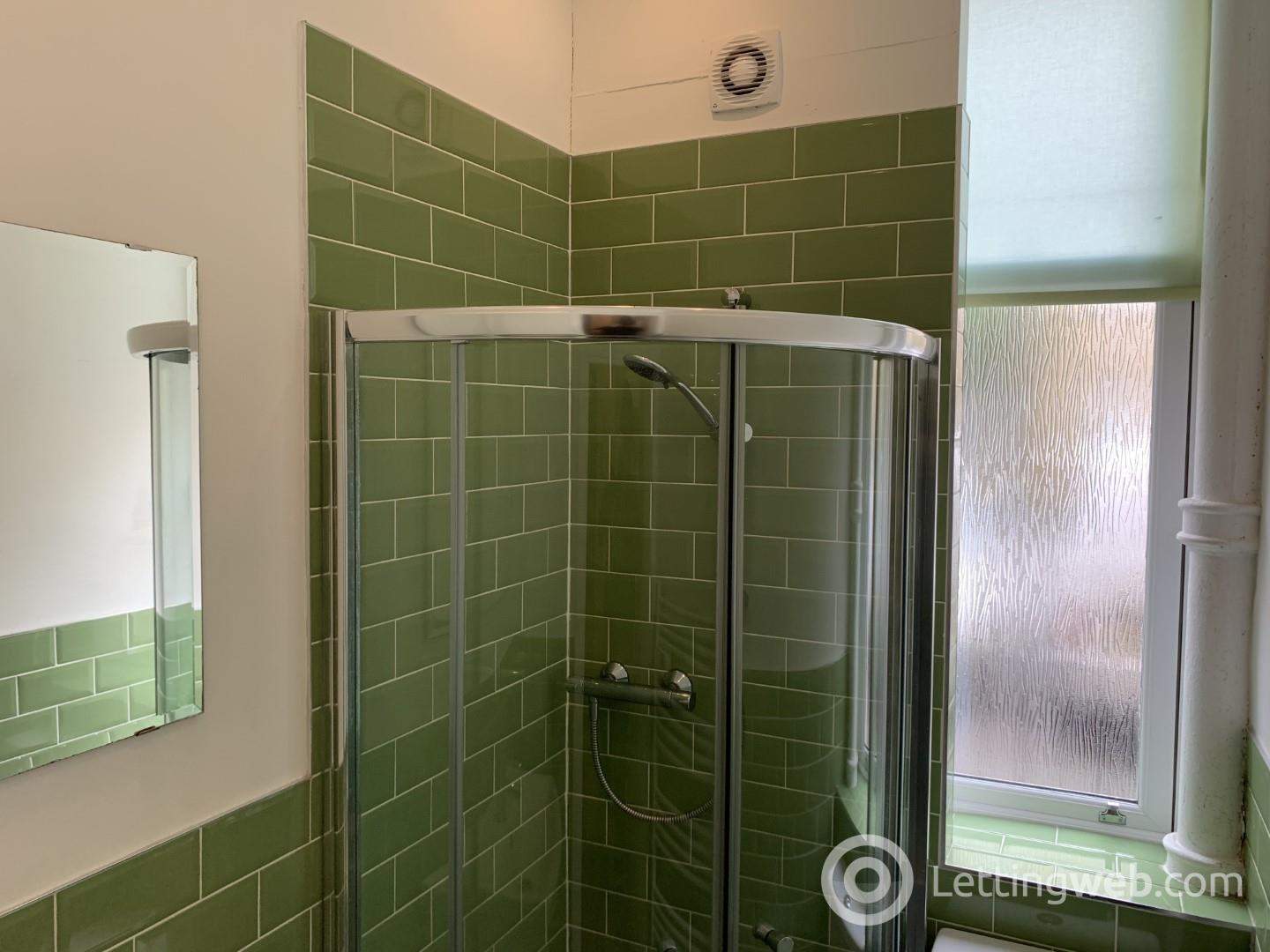 Property to rent in 17/2 Wardlaw Street, Edinburgh, EH11 1TN