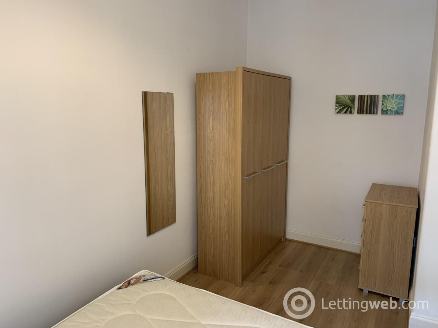 Property to rent in 17/2 Wardlaw Street, Edinburgh, EH11 1TN