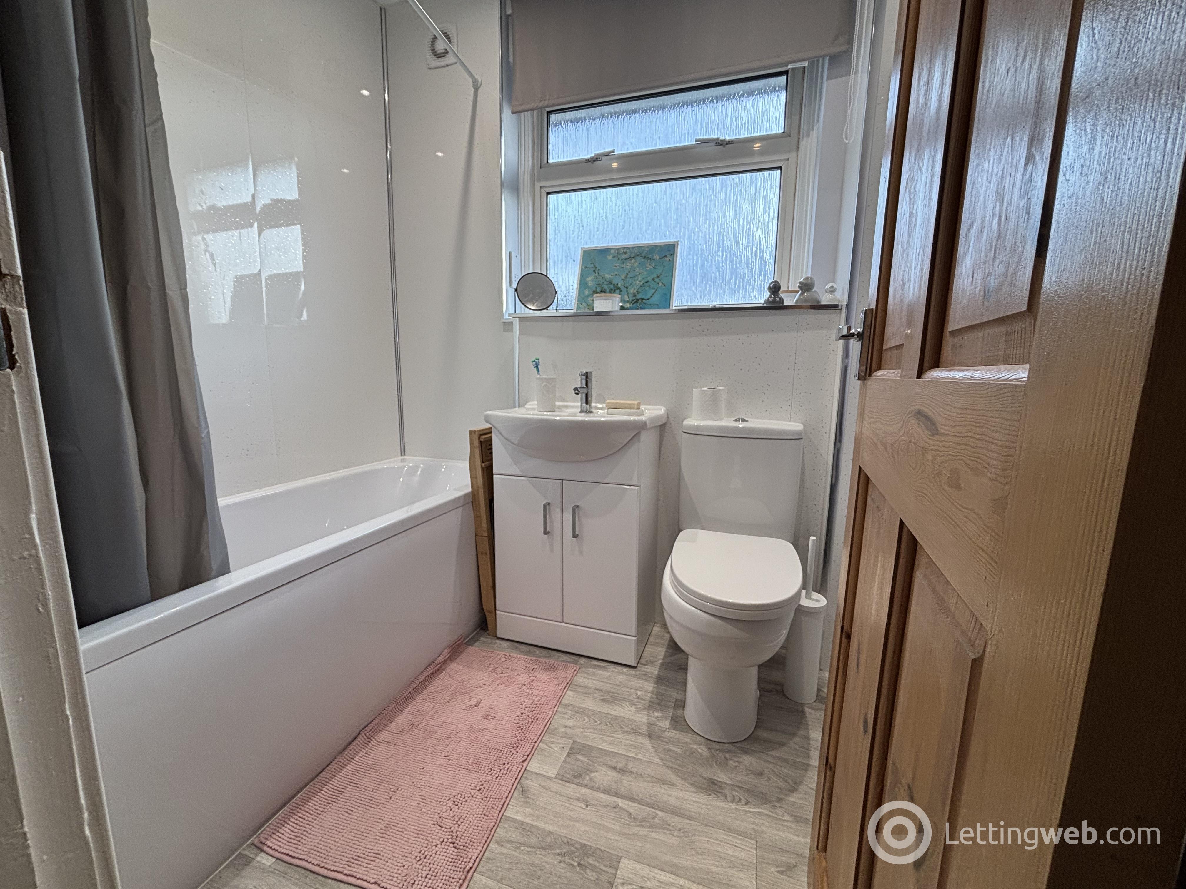 Property to rent in 14 Oxenfoord Drive, Pathhead