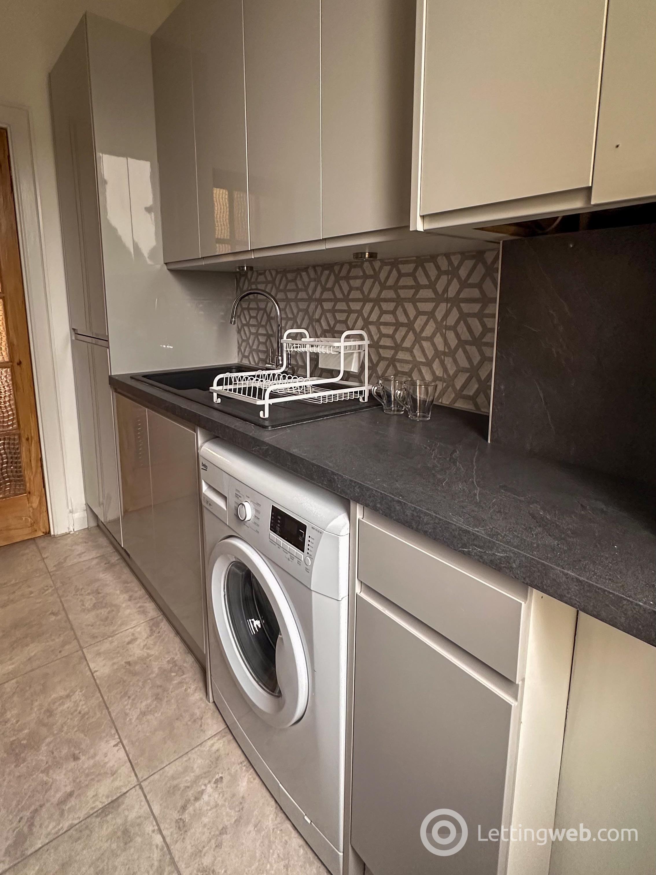 Property to rent in 8 Rose Street, Dunfermline, KY12 0RE