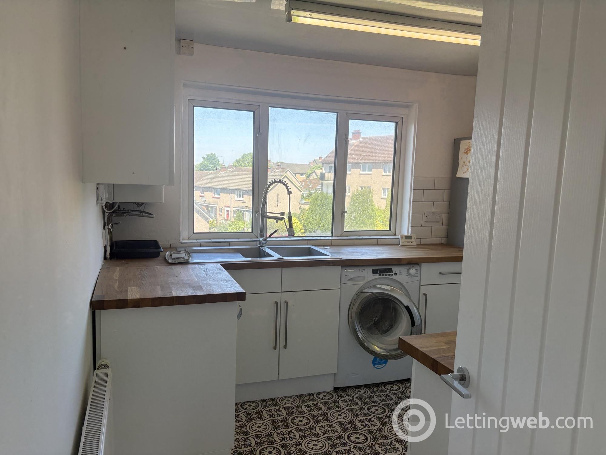 Property to rent in 19/5, Alan Breck Gardens, Edinburgh, EH4 7JA