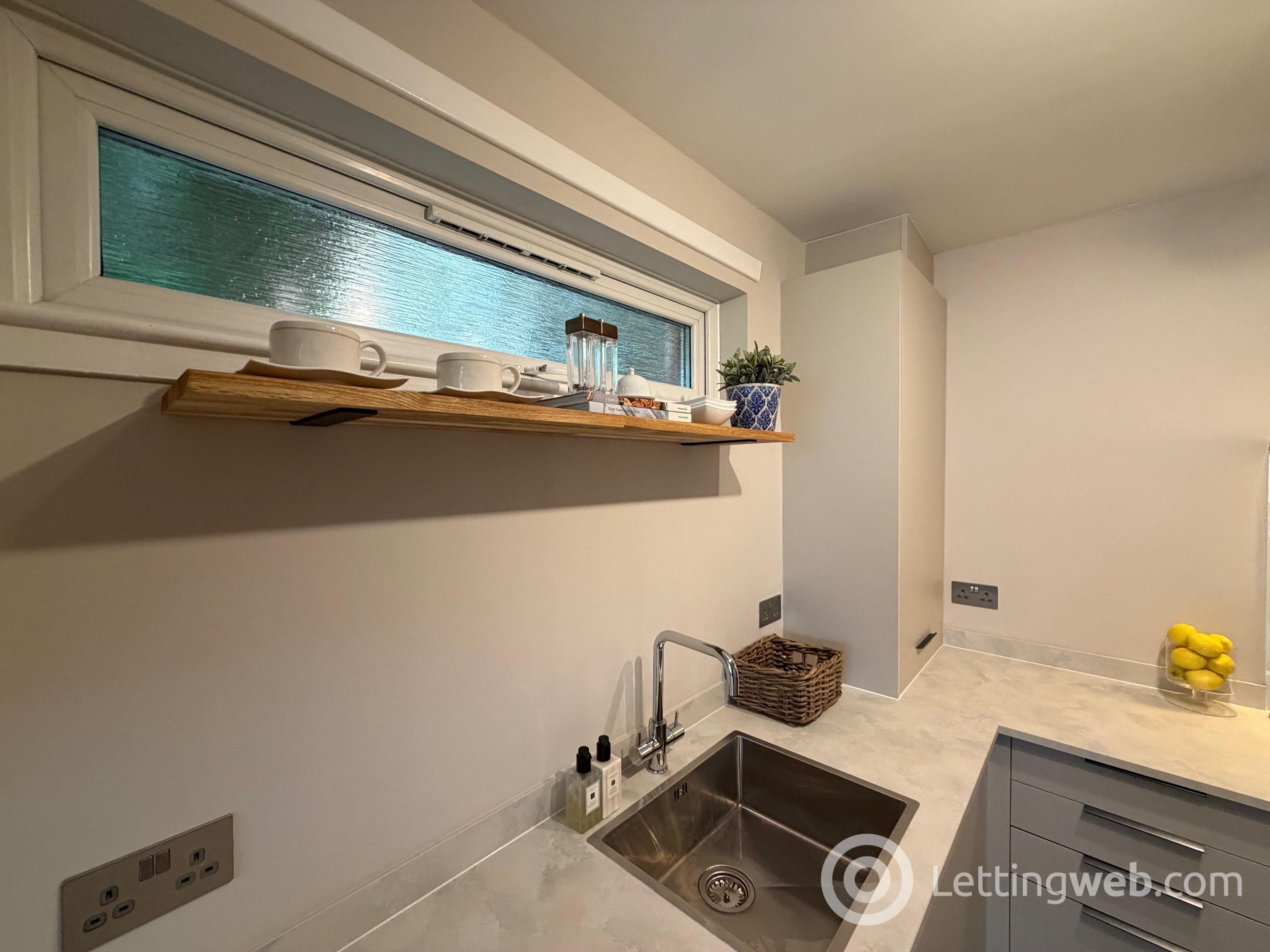 Property to rent in Flat 1, 16 Clockmill Lane, Edinburgh, EH8 8HY