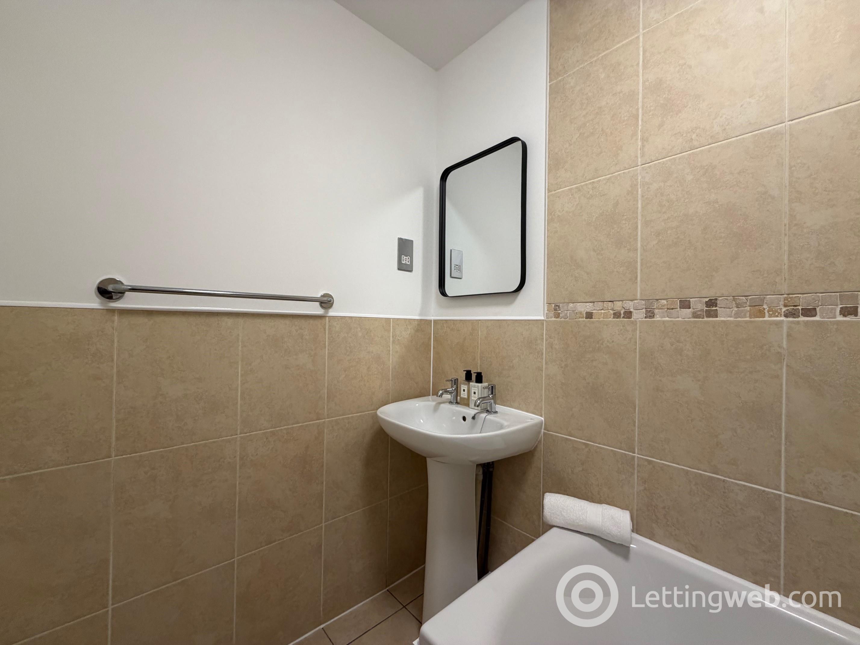 Property to rent in Flat 1, 16 Clockmill Lane, Edinburgh, EH8 8HY