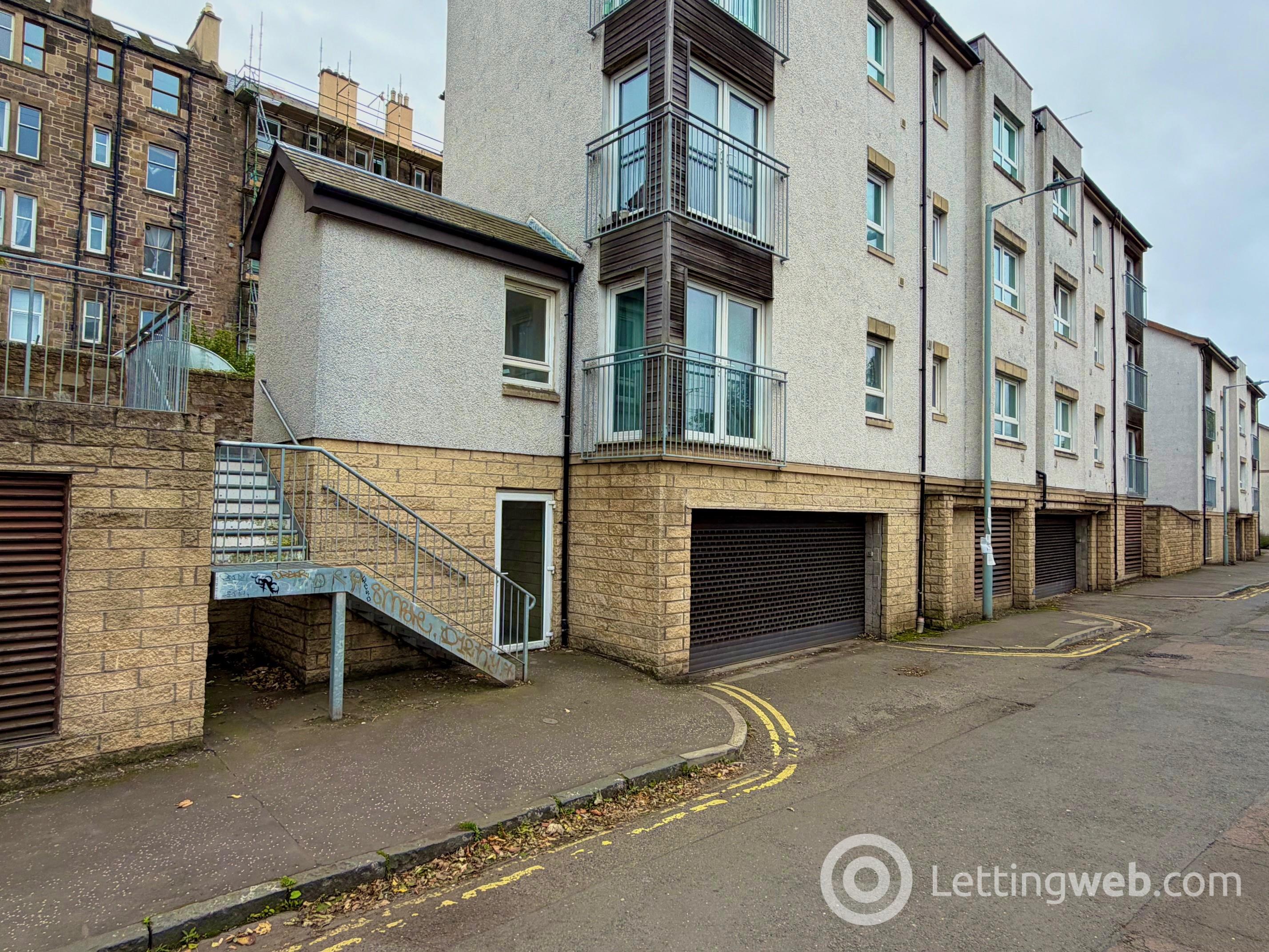 Property to rent in Flat 1, 16 Clockmill Lane, Edinburgh, EH8 8HY