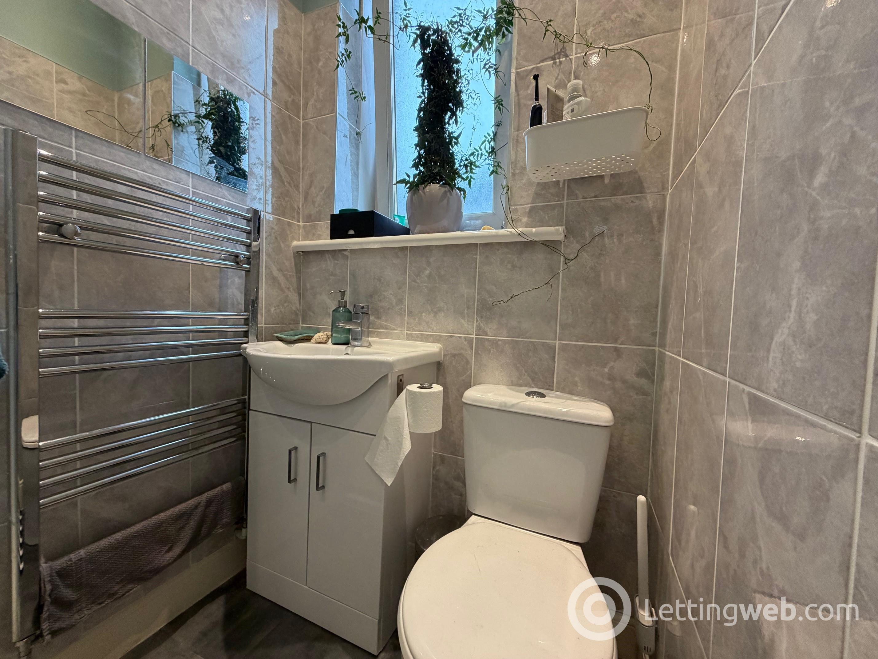 Property to rent in 11/2, Piersfield Grove, Edinburgh, EH8 7BU