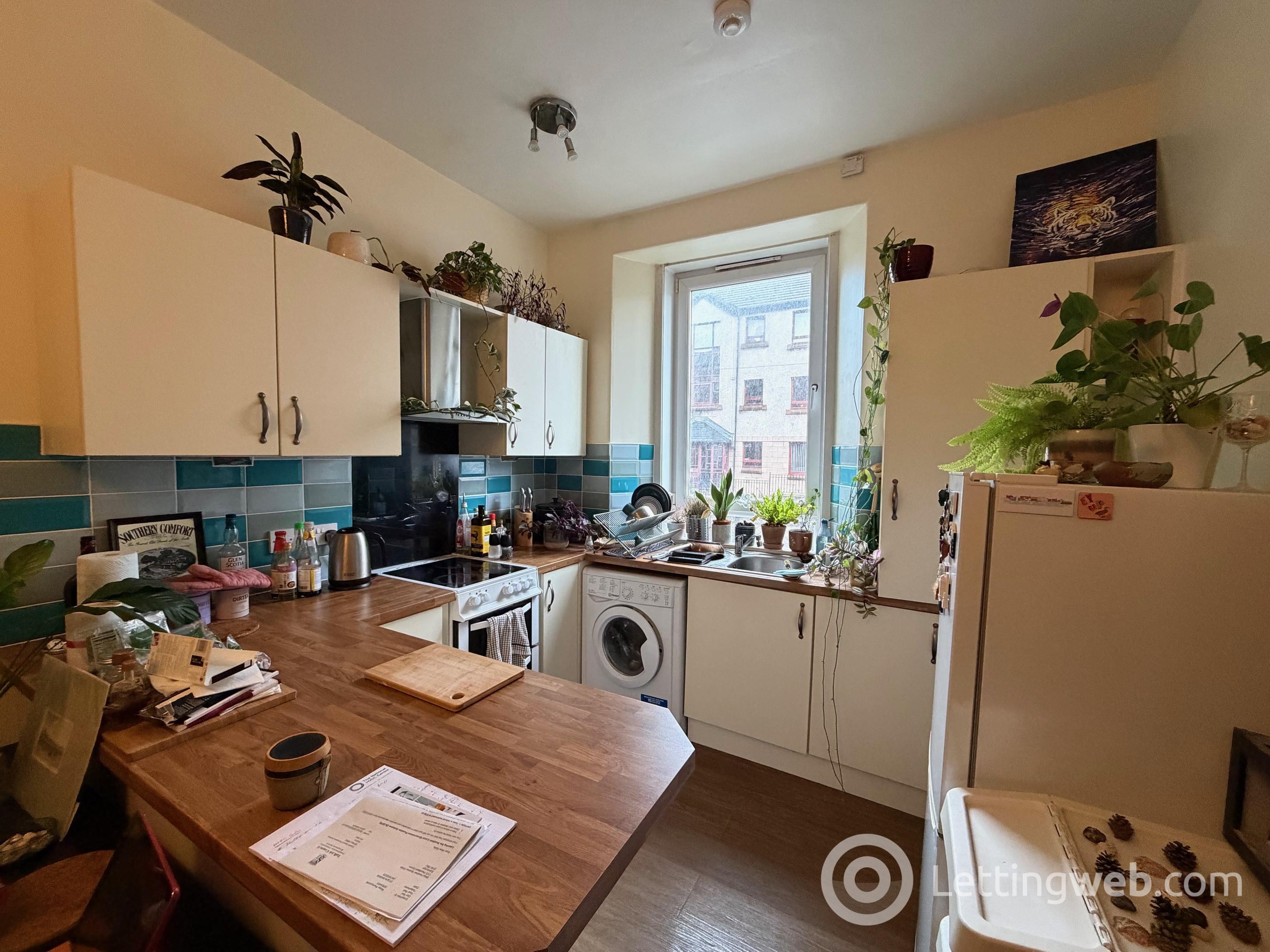 Property to rent in 11/2, Piersfield Grove, Edinburgh, EH8 7BU