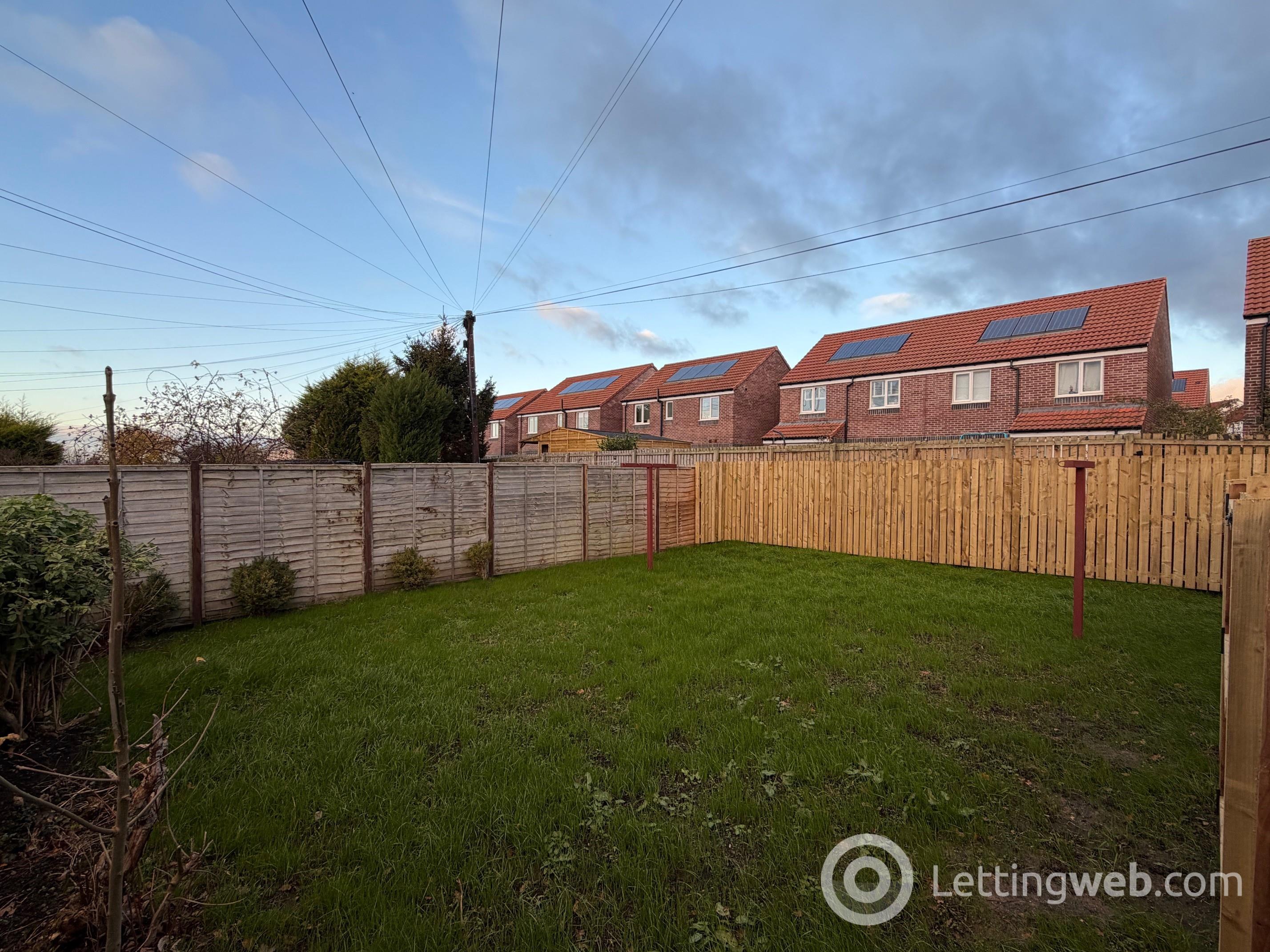 Property to rent in 70 New Hunterfield, Gorebridge, EH23 4BH