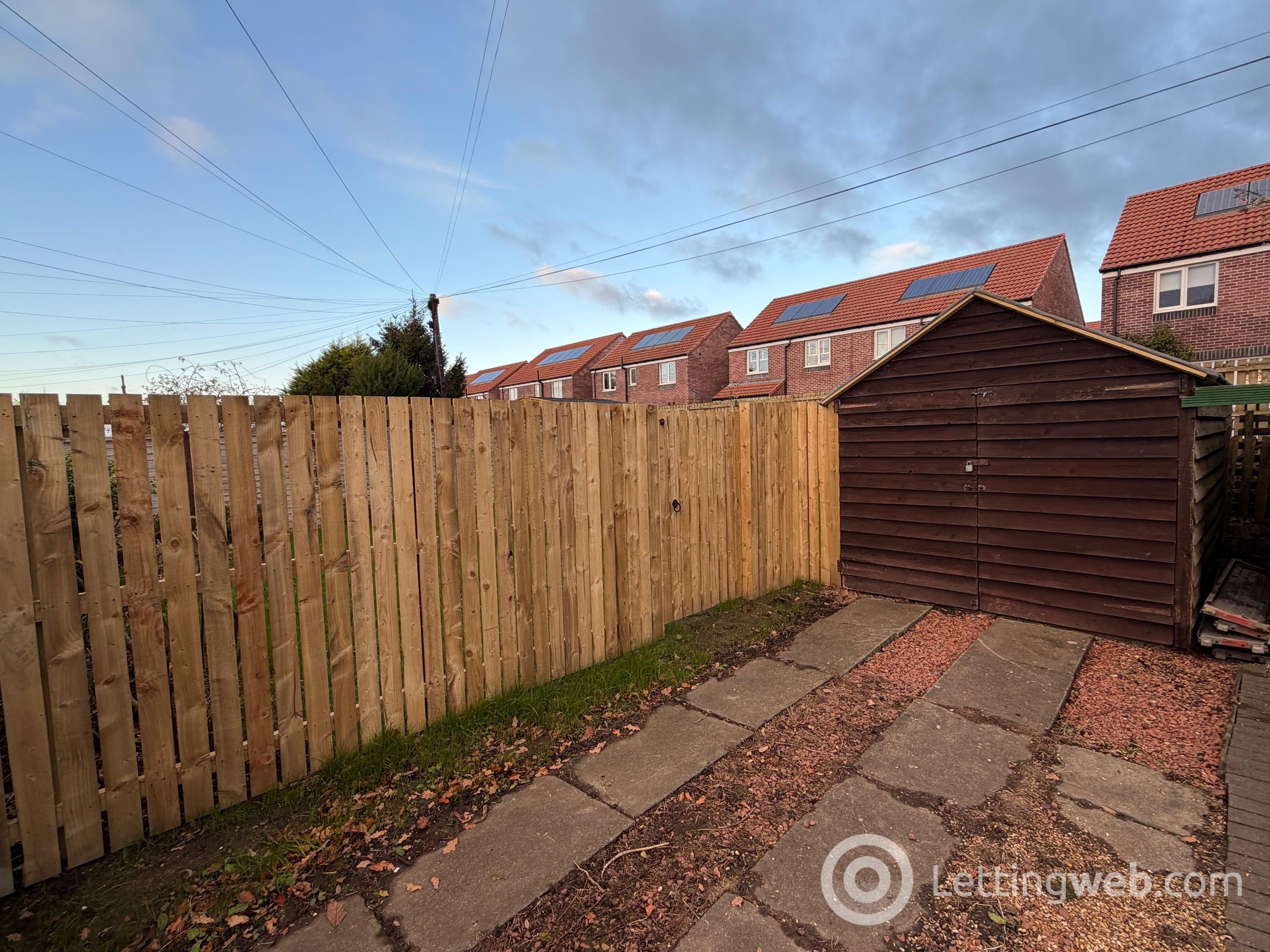 Property to rent in 70 New Hunterfield, Gorebridge, EH23 4BH