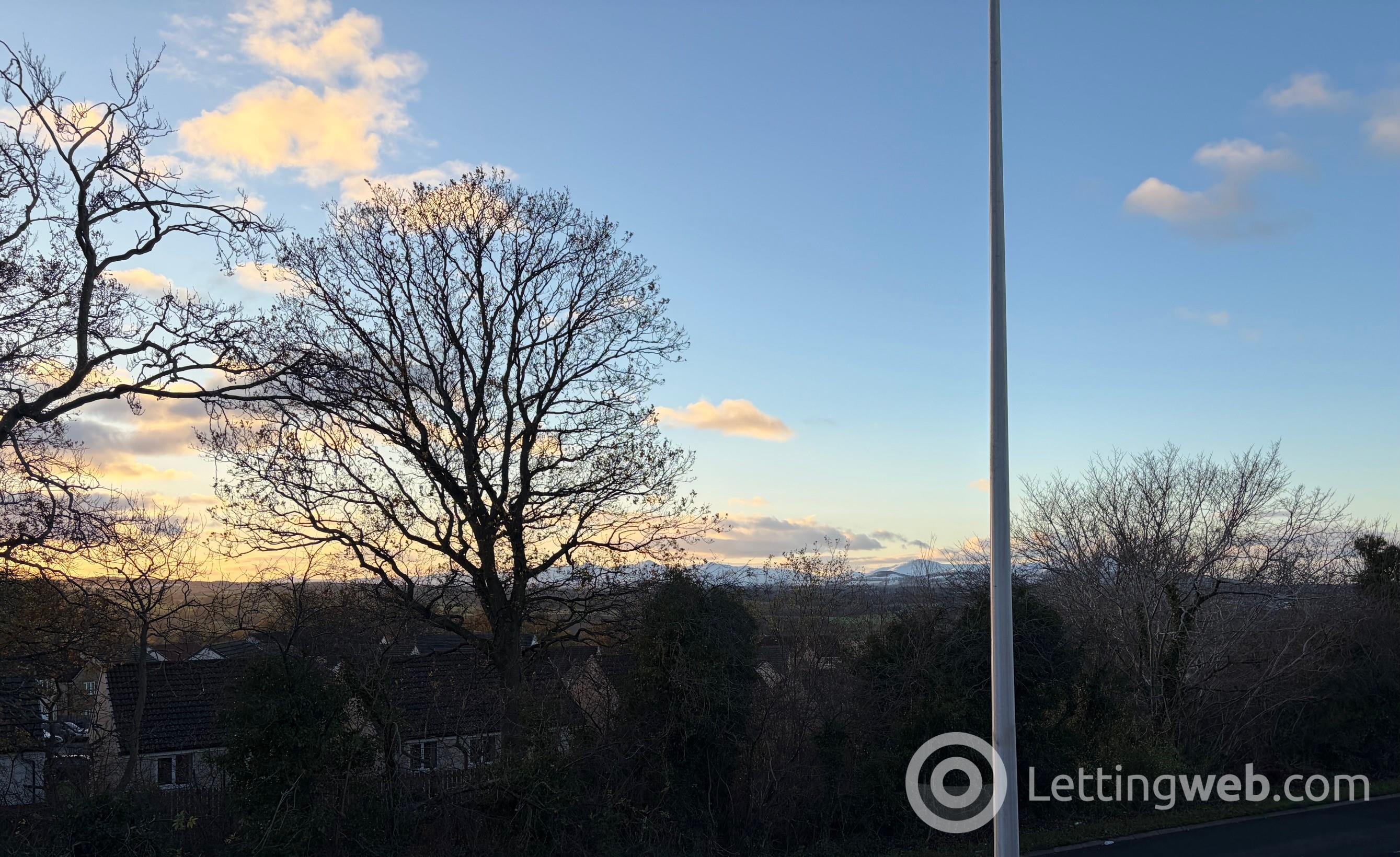 Property to rent in 70 New Hunterfield, Gorebridge, EH23 4BH