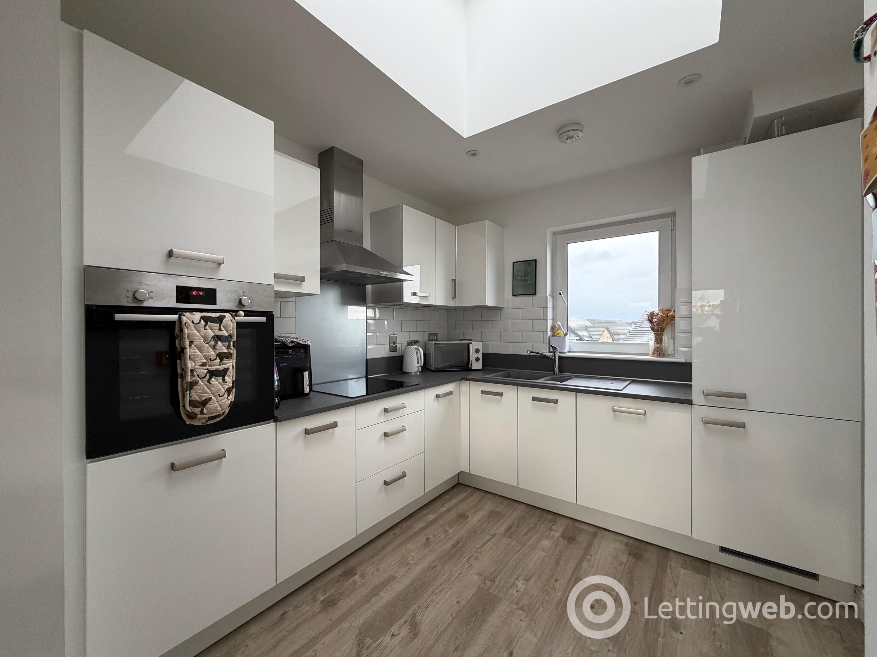 Property to rent in 43 Mauseley Park, Edinburgh, EH4 8FB