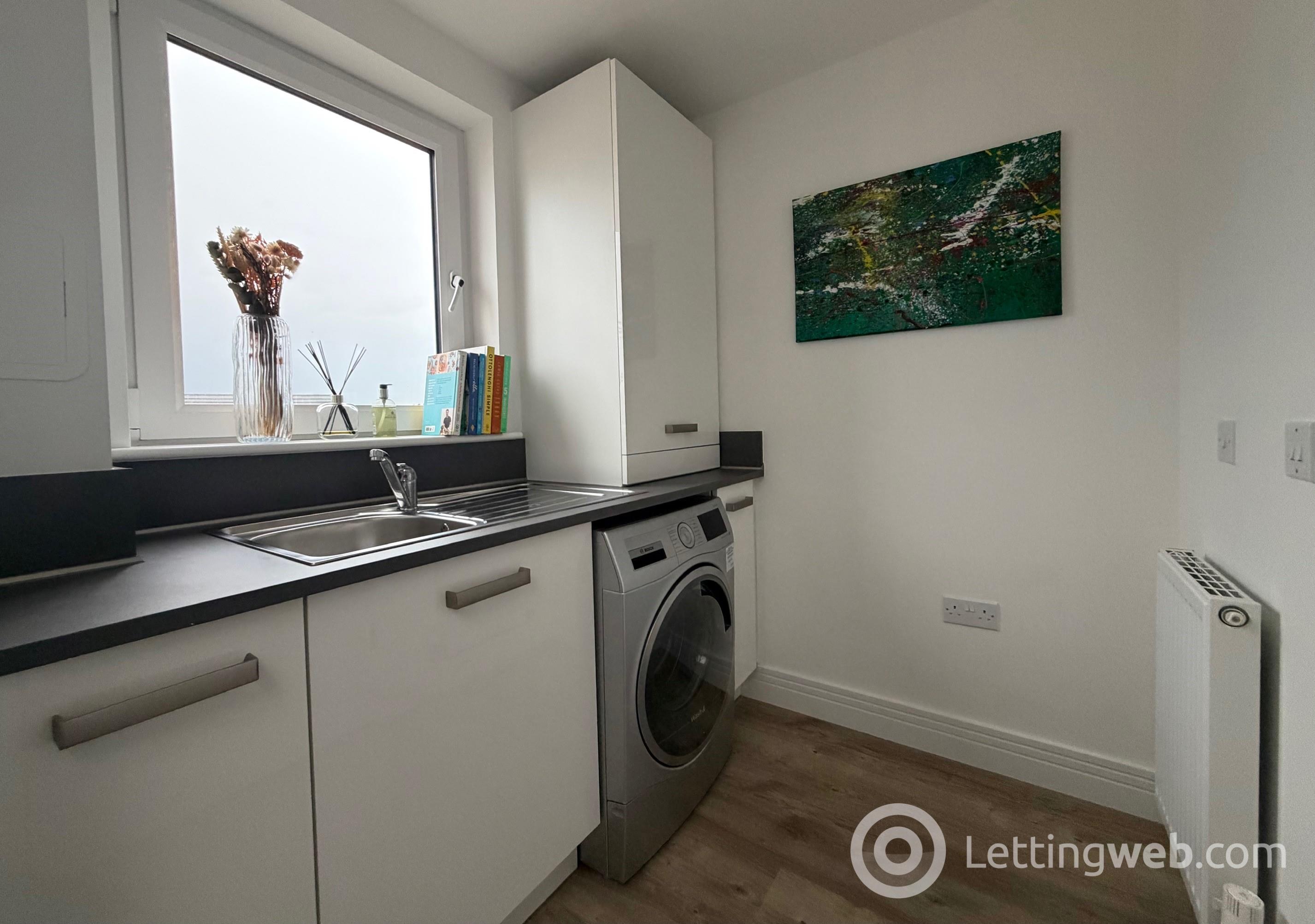 Property to rent in 43 Mauseley Park, Edinburgh, EH4 8FB