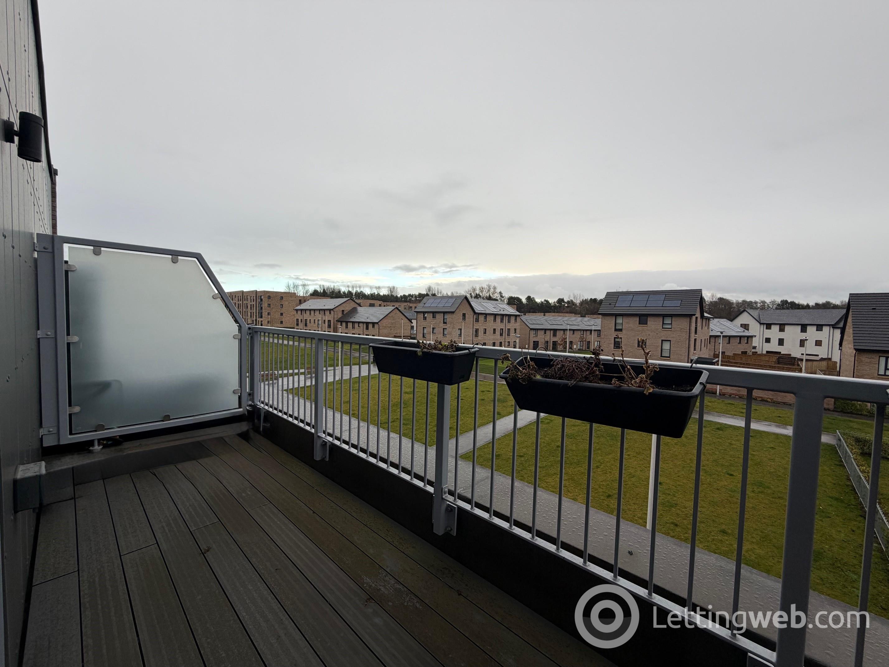 Property to rent in 43 Mauseley Park, Edinburgh, EH4 8FB