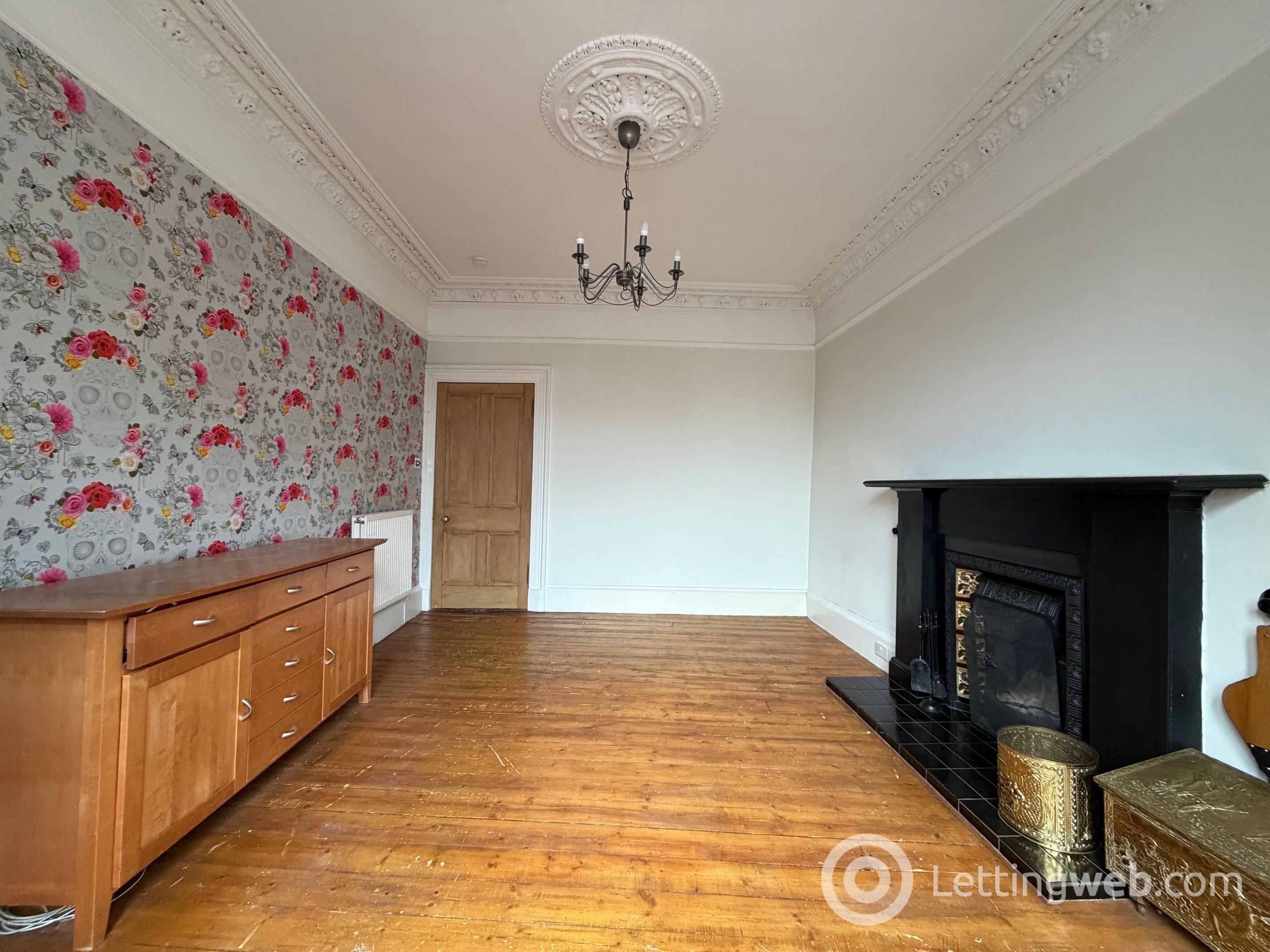 Property to rent in First Floor Flat, 35 High Street, Dalkeith, EH22 1JB