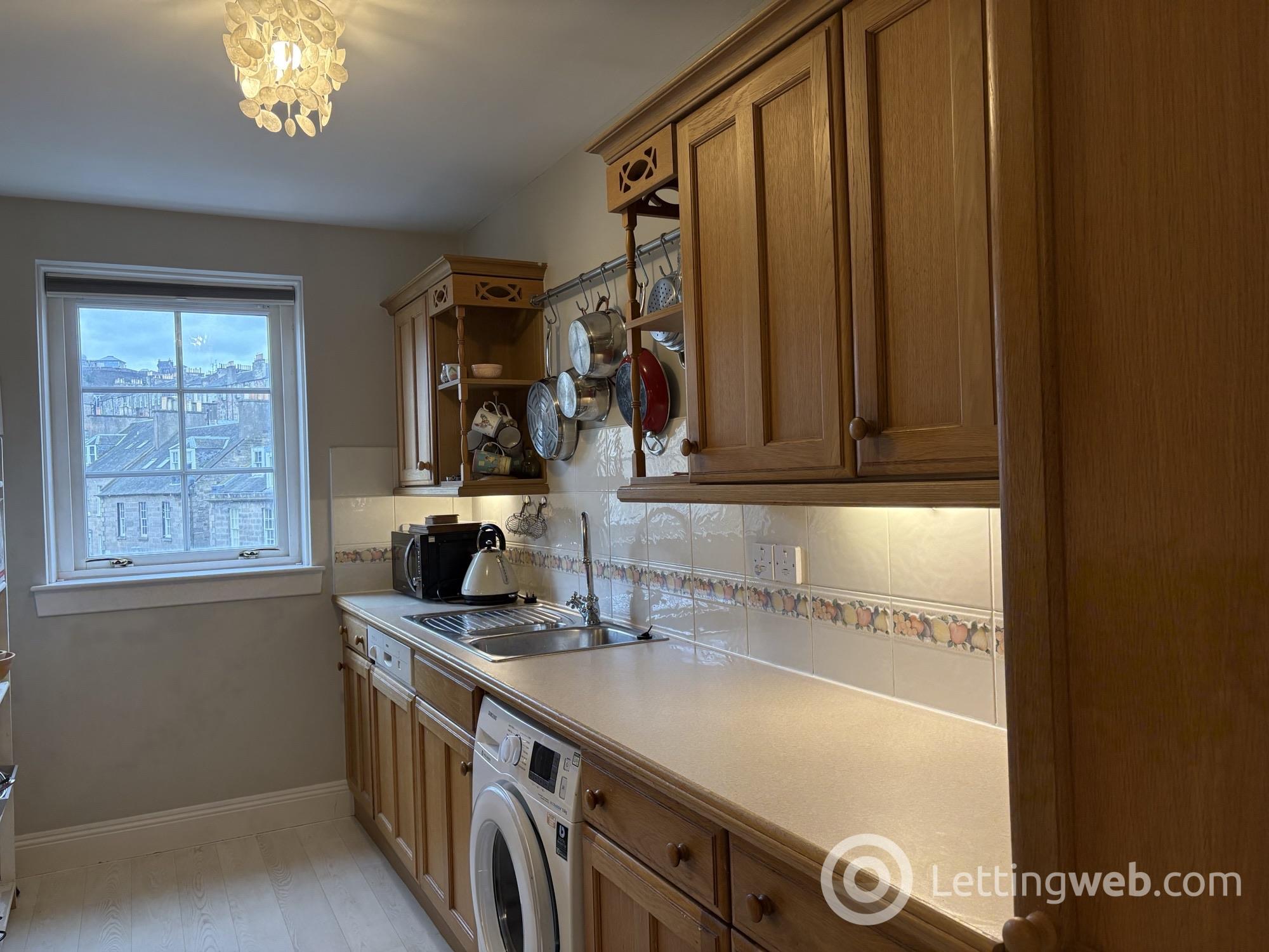 Property to rent in 83/16, East London Street, Edinburgh, EH7 4BQ