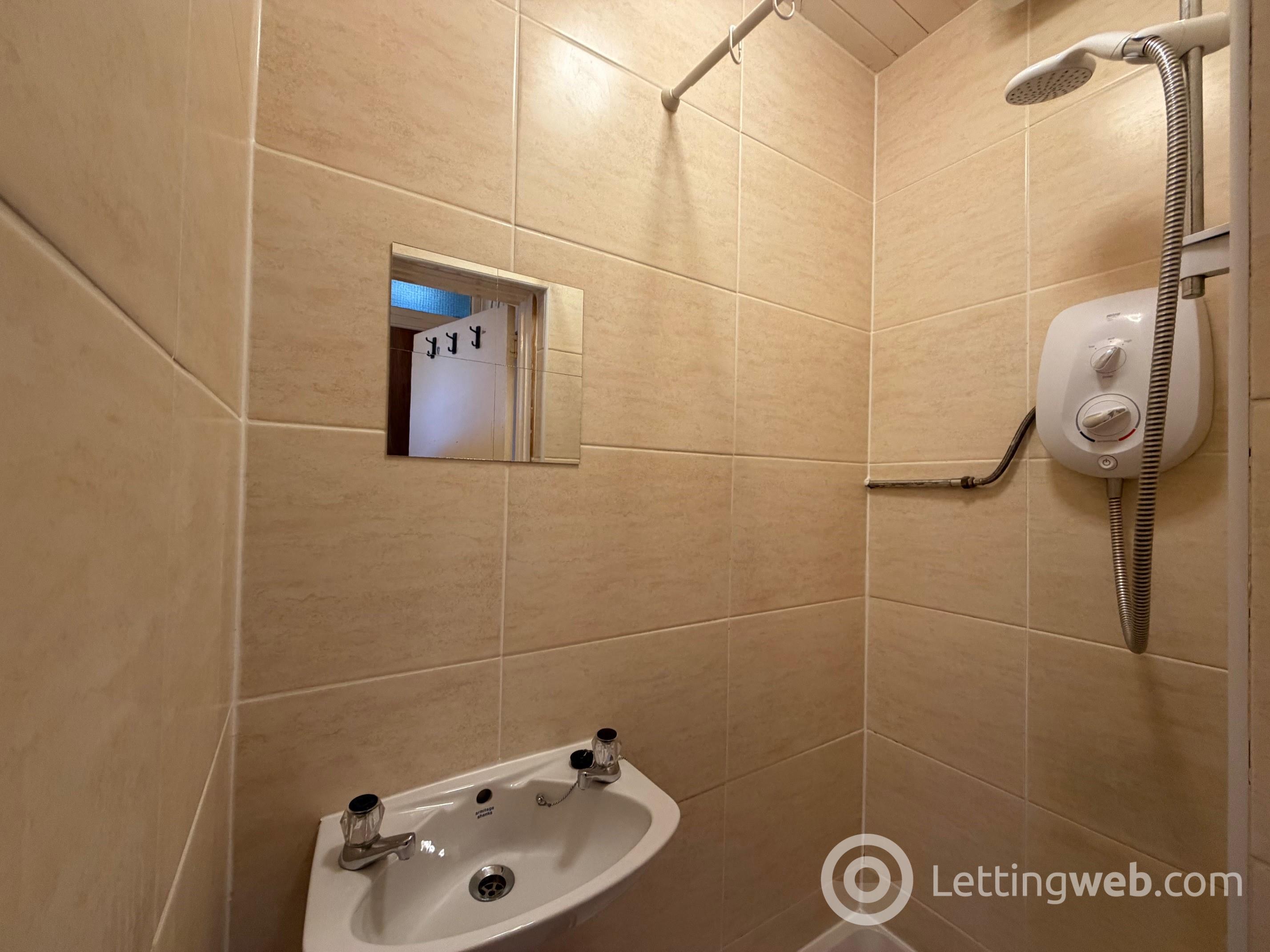 Property to rent in 1/4, Albion Place, Edinburgh, EH7 5QR