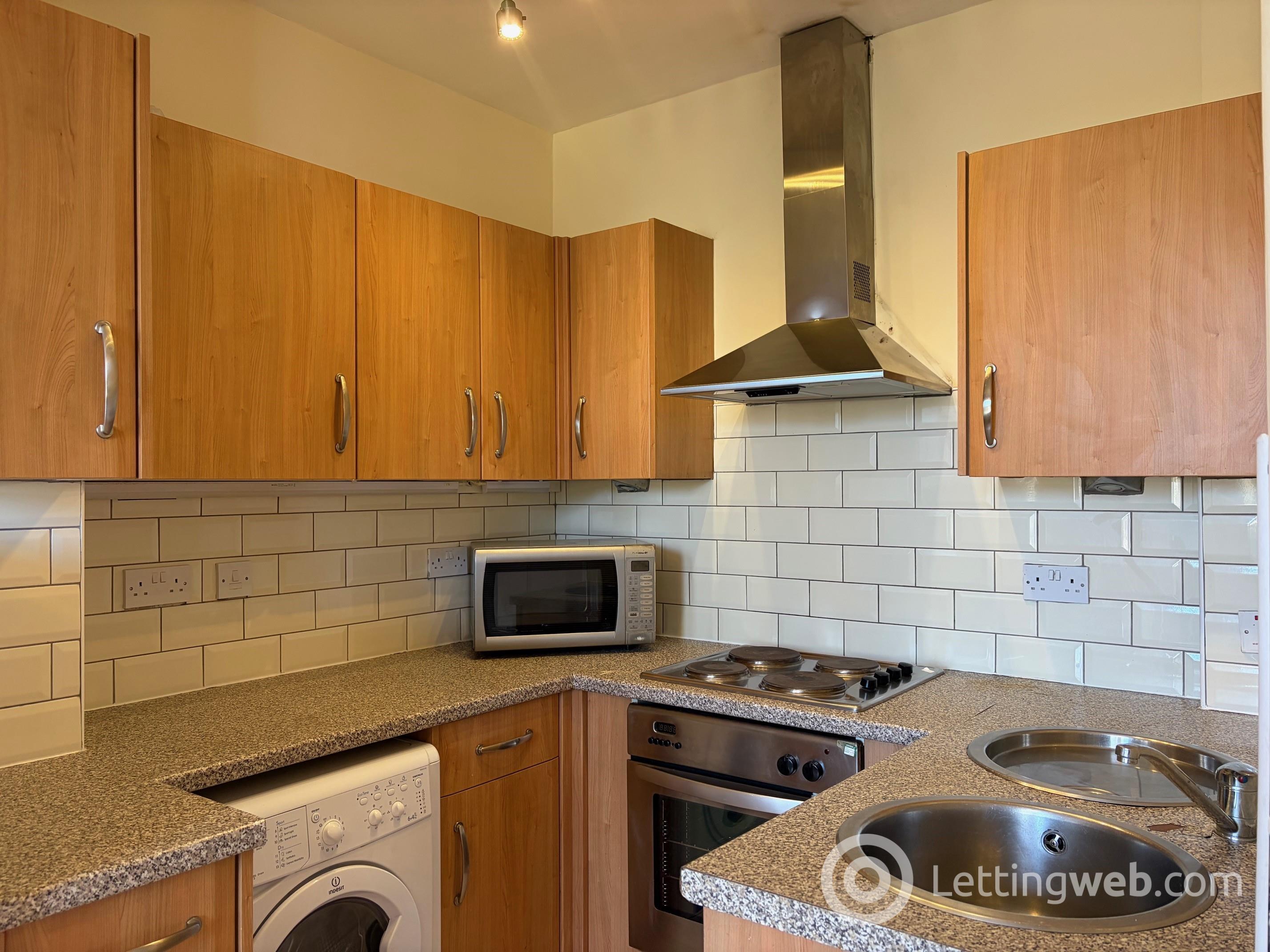 Property to rent in 1/4, Albion Place, Edinburgh, EH7 5QR