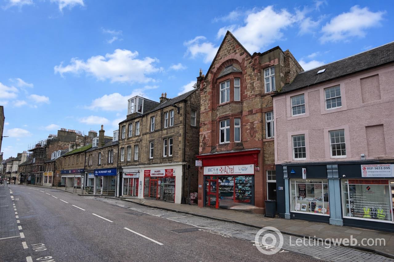 Property to rent in Flat 2, 39 High Street, Dalkeith, EH22 1JB