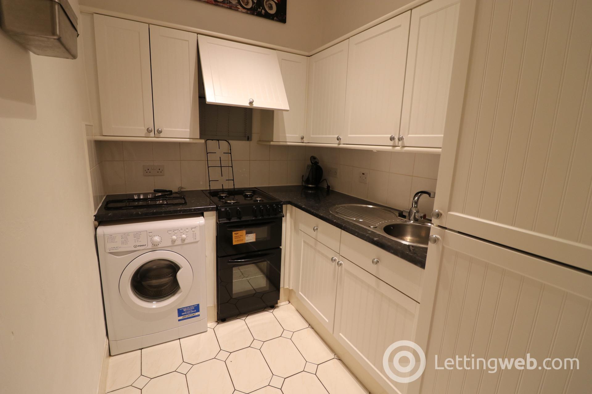 Property to rent in 3 Old Bank Building, Scool Green