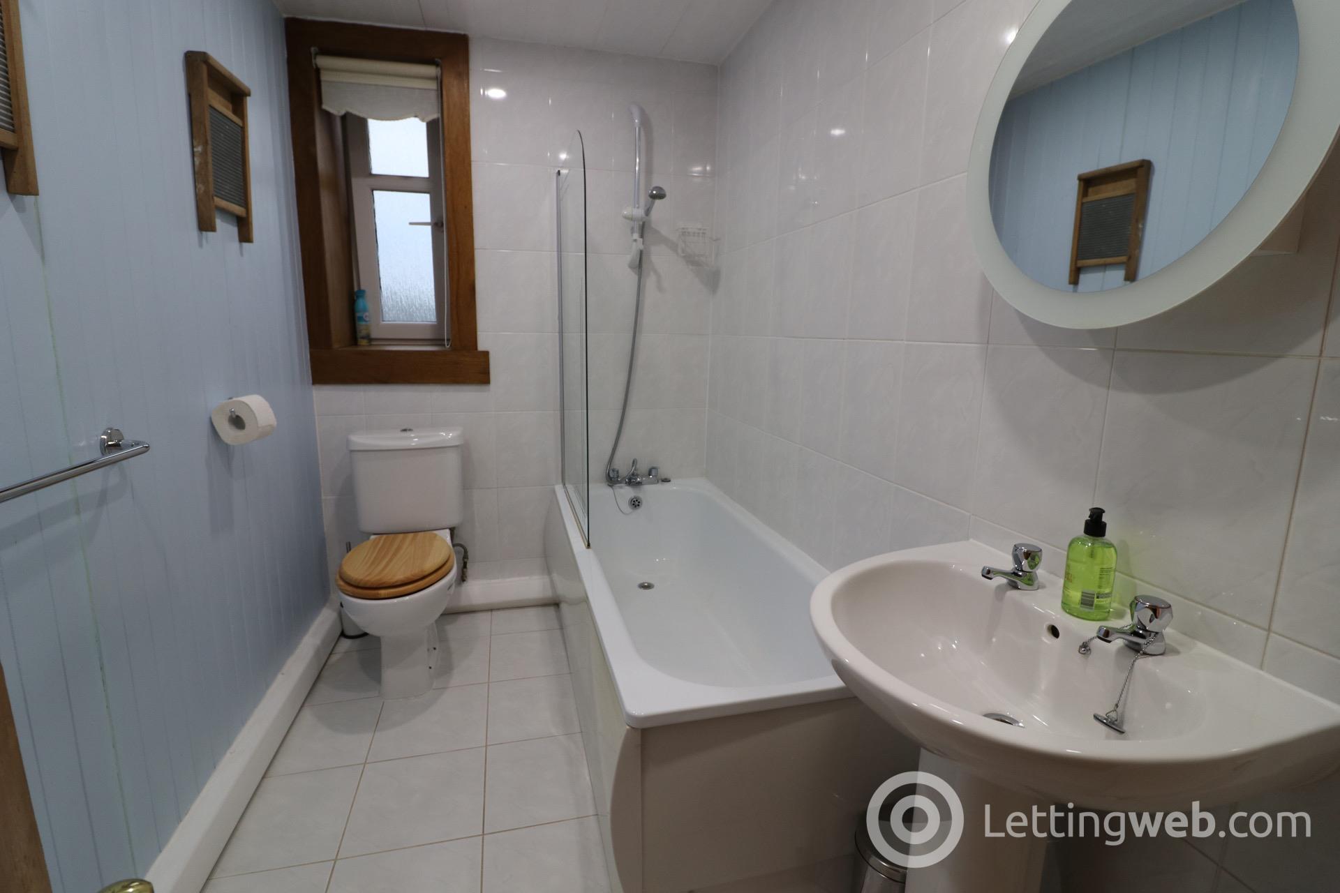 Property to rent in 3 Old Bank Building, Scool Green