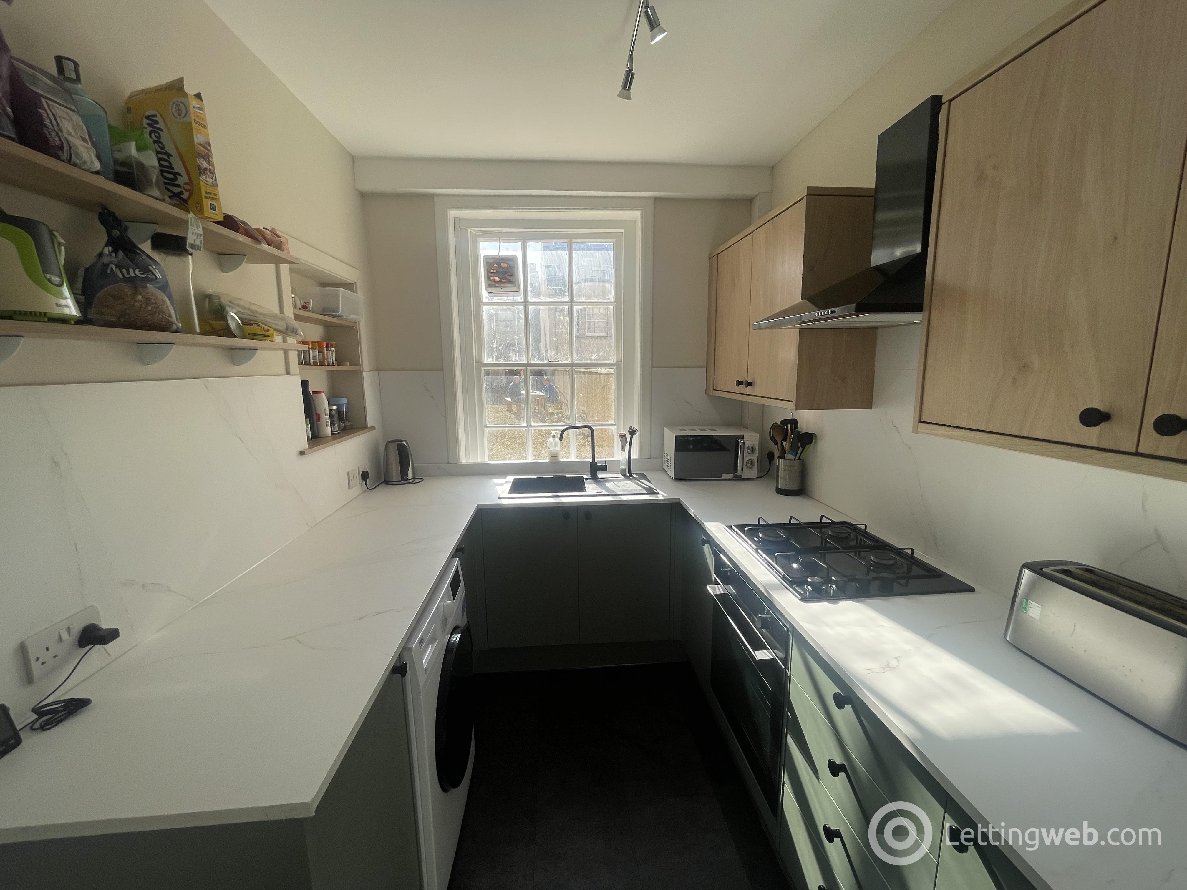 Property to rent in 94/1 North Street