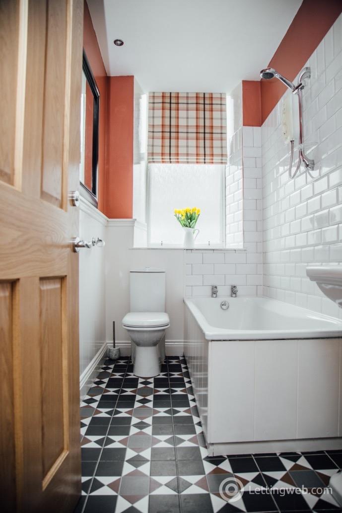 Property to rent in 14/4 Dock Place