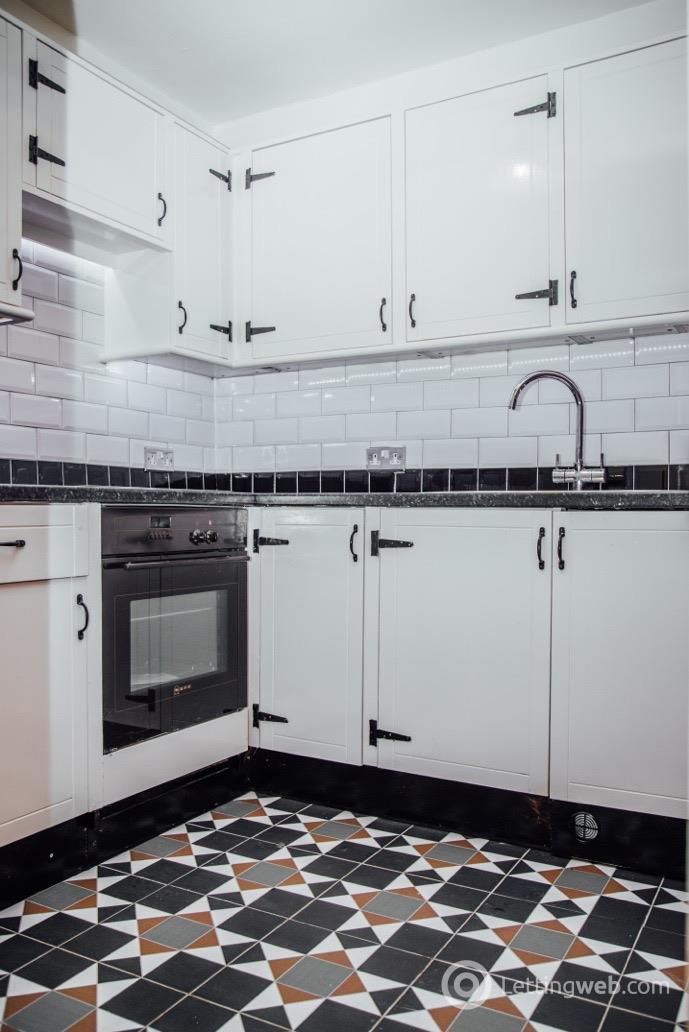 Property to rent in 14/4 Dock Place