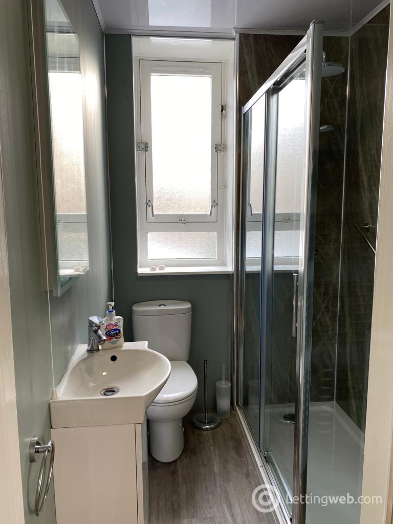 Property to rent in 31/2 Loganlea Drive