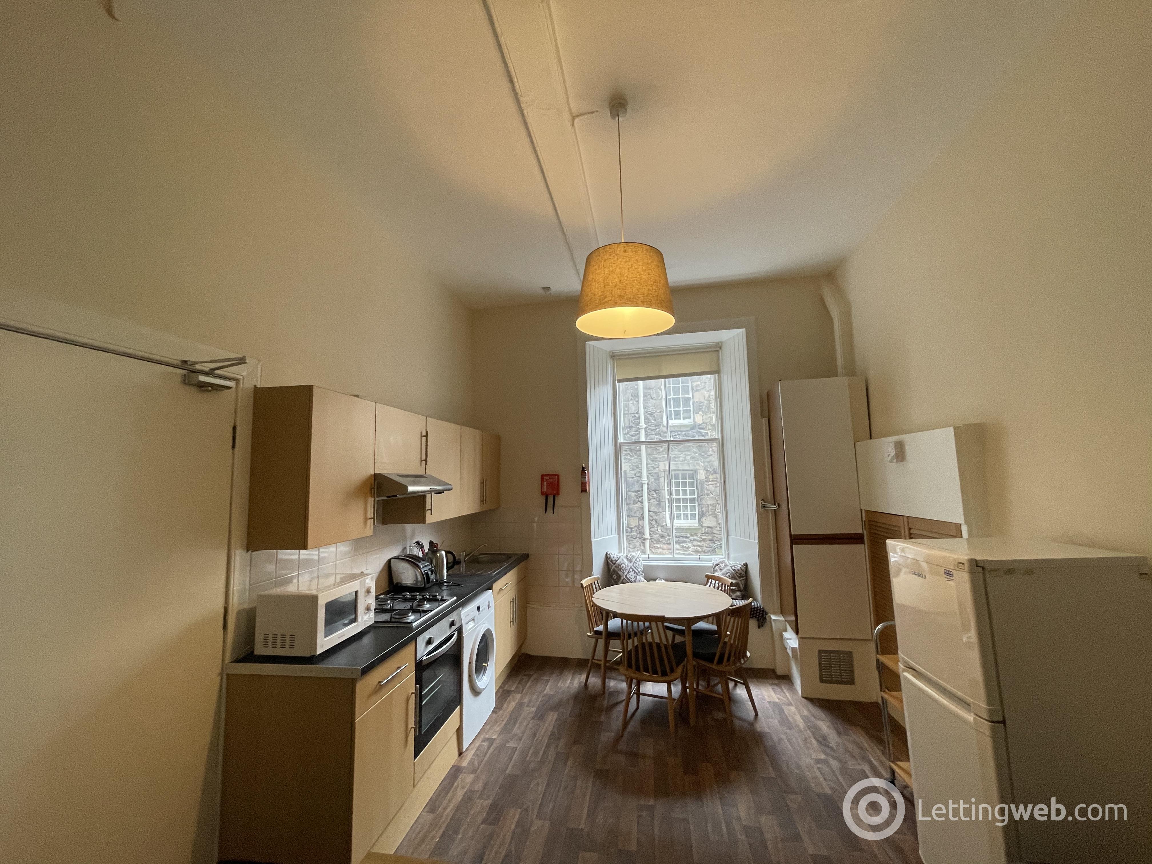 Property to rent in 13 2f2 Bank Street