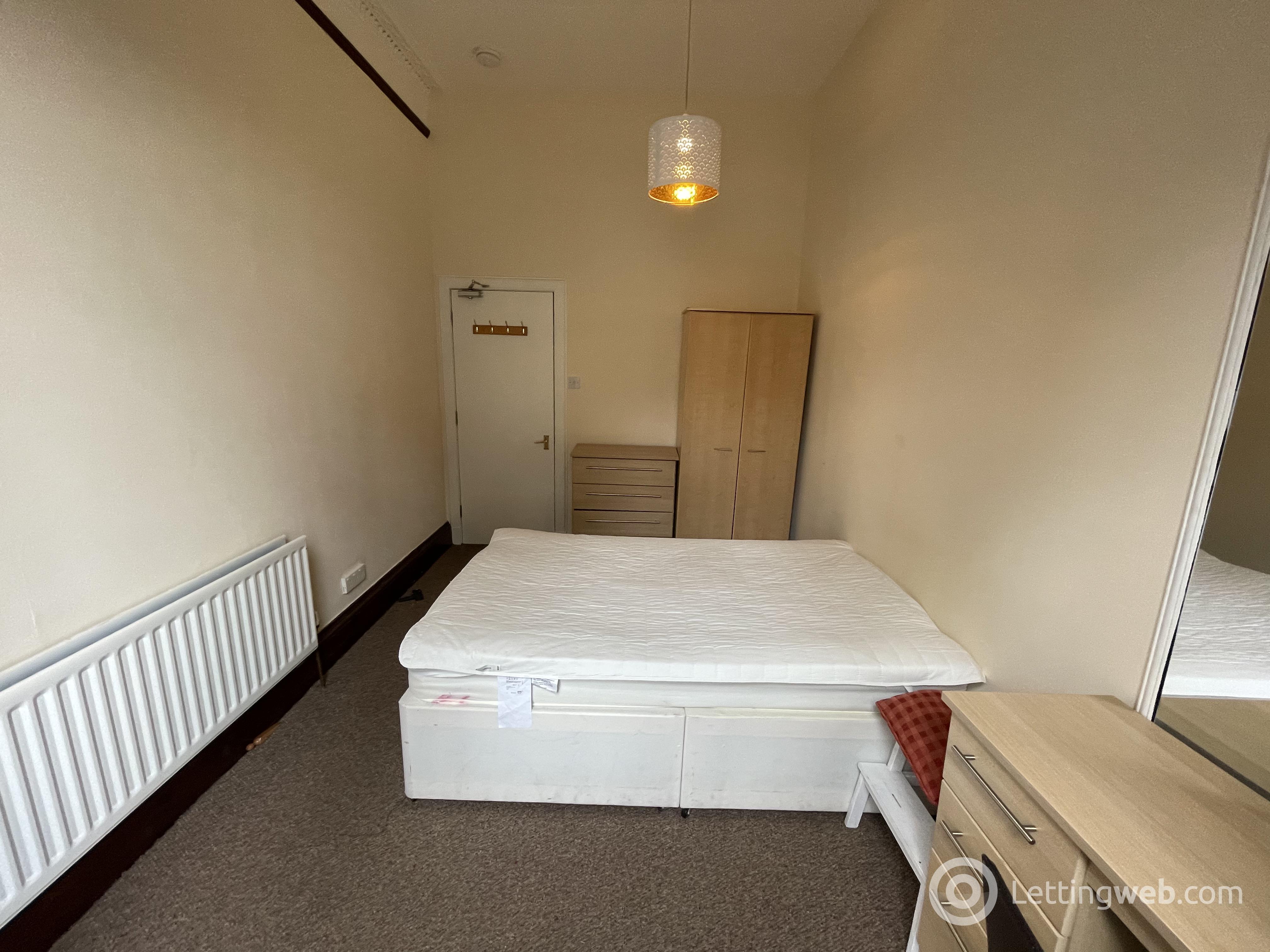 Property to rent in 13 2f2 Bank Street