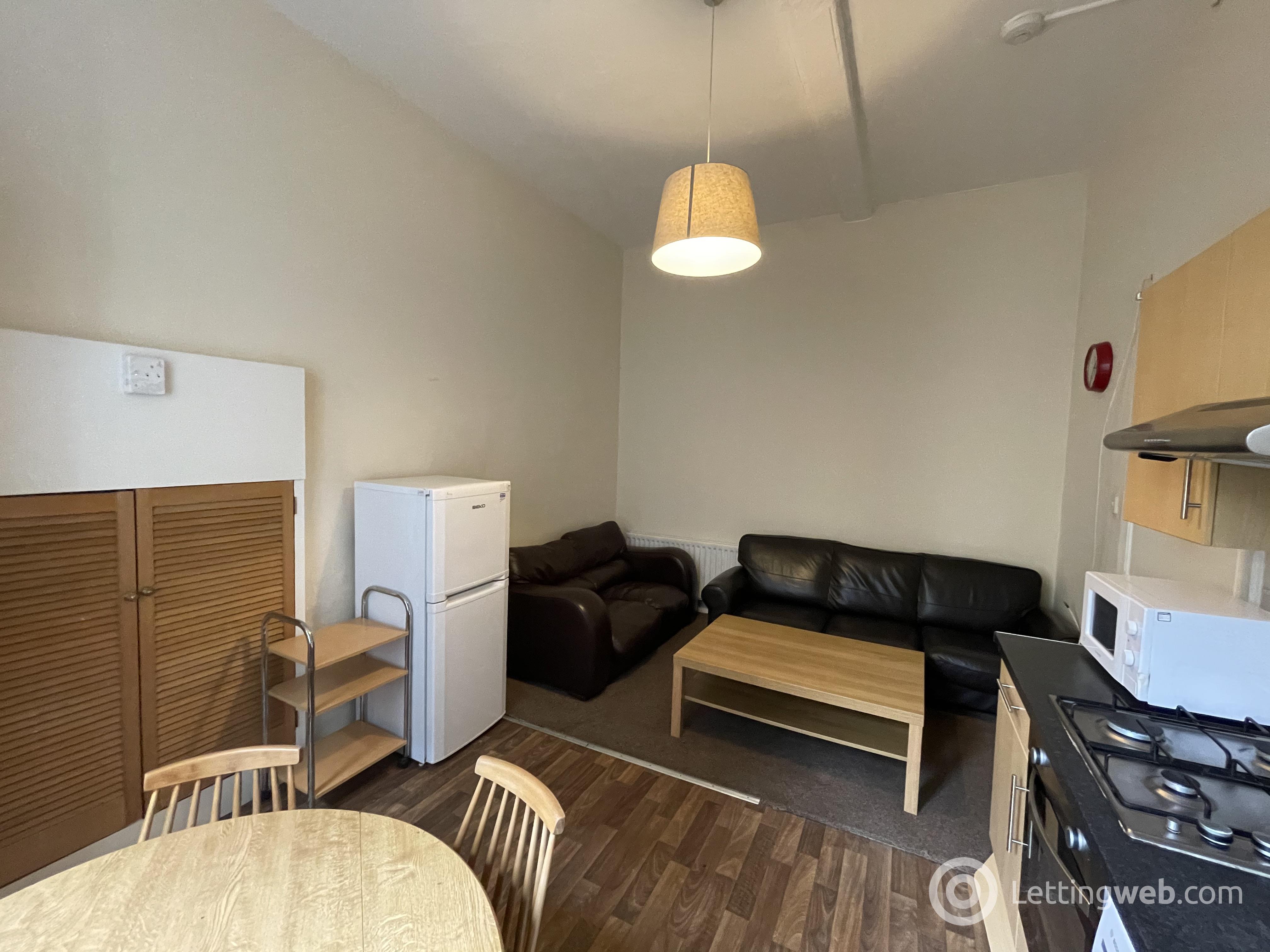 Property to rent in 13 2f2 Bank Street