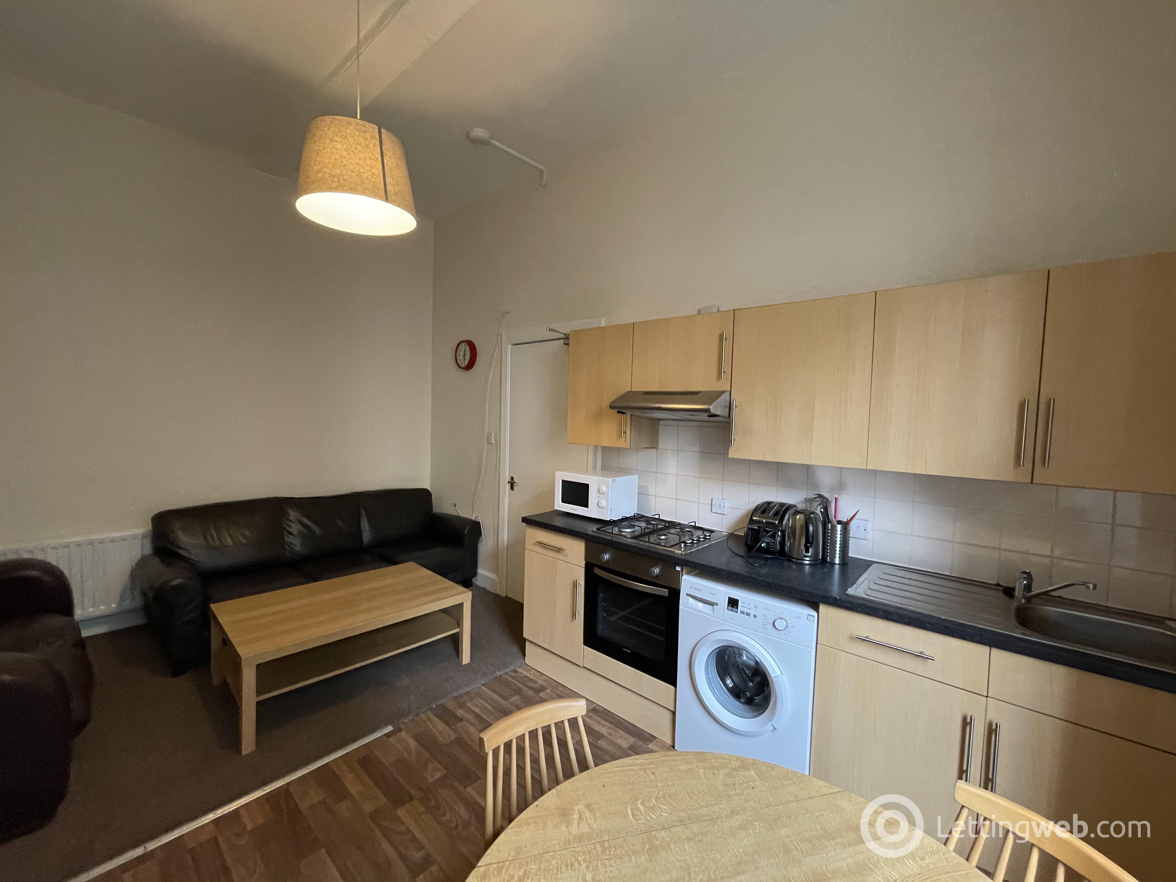 Property to rent in 13 2f2 Bank Street