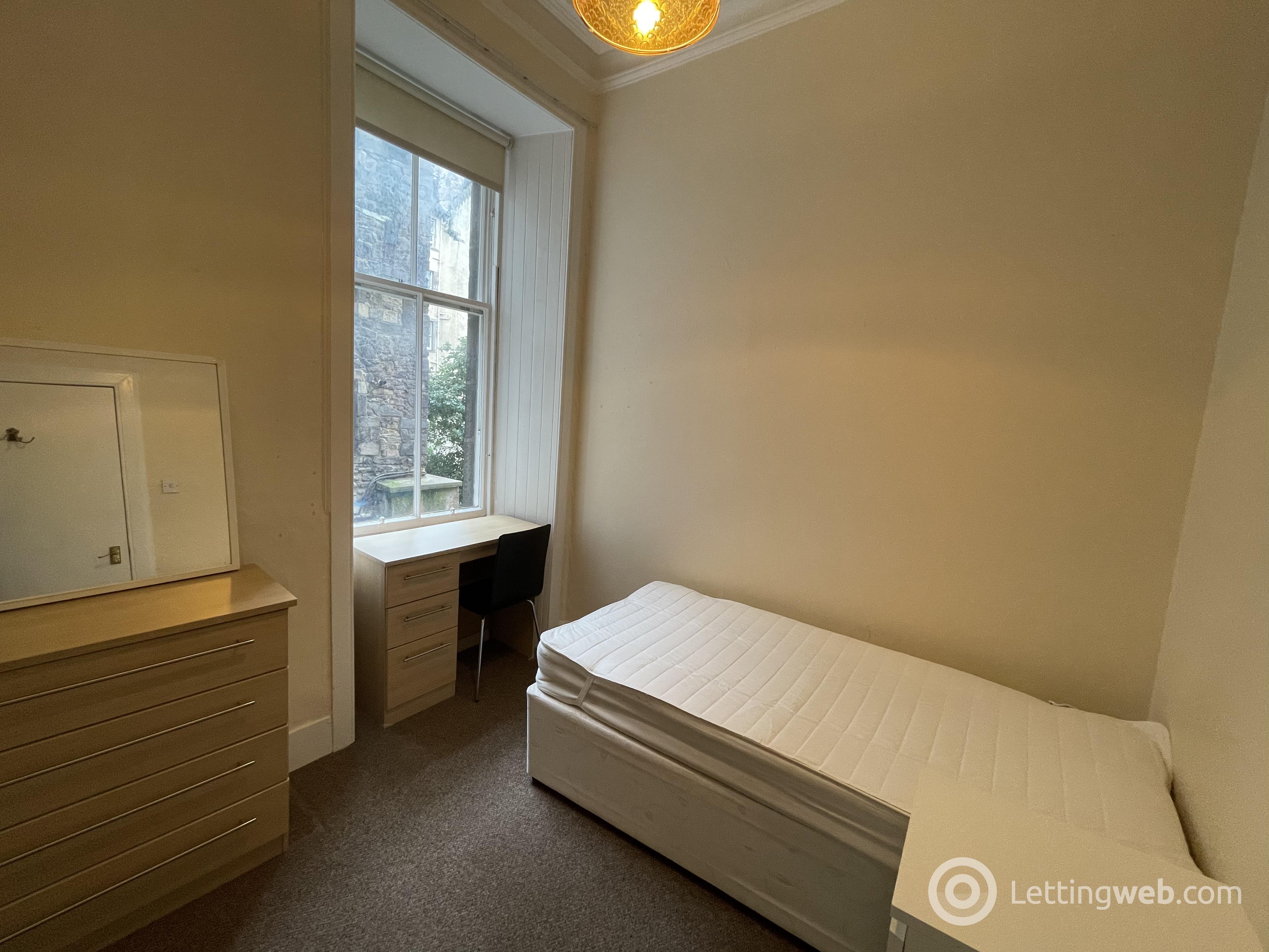 Property to rent in 13 2f2 Bank Street